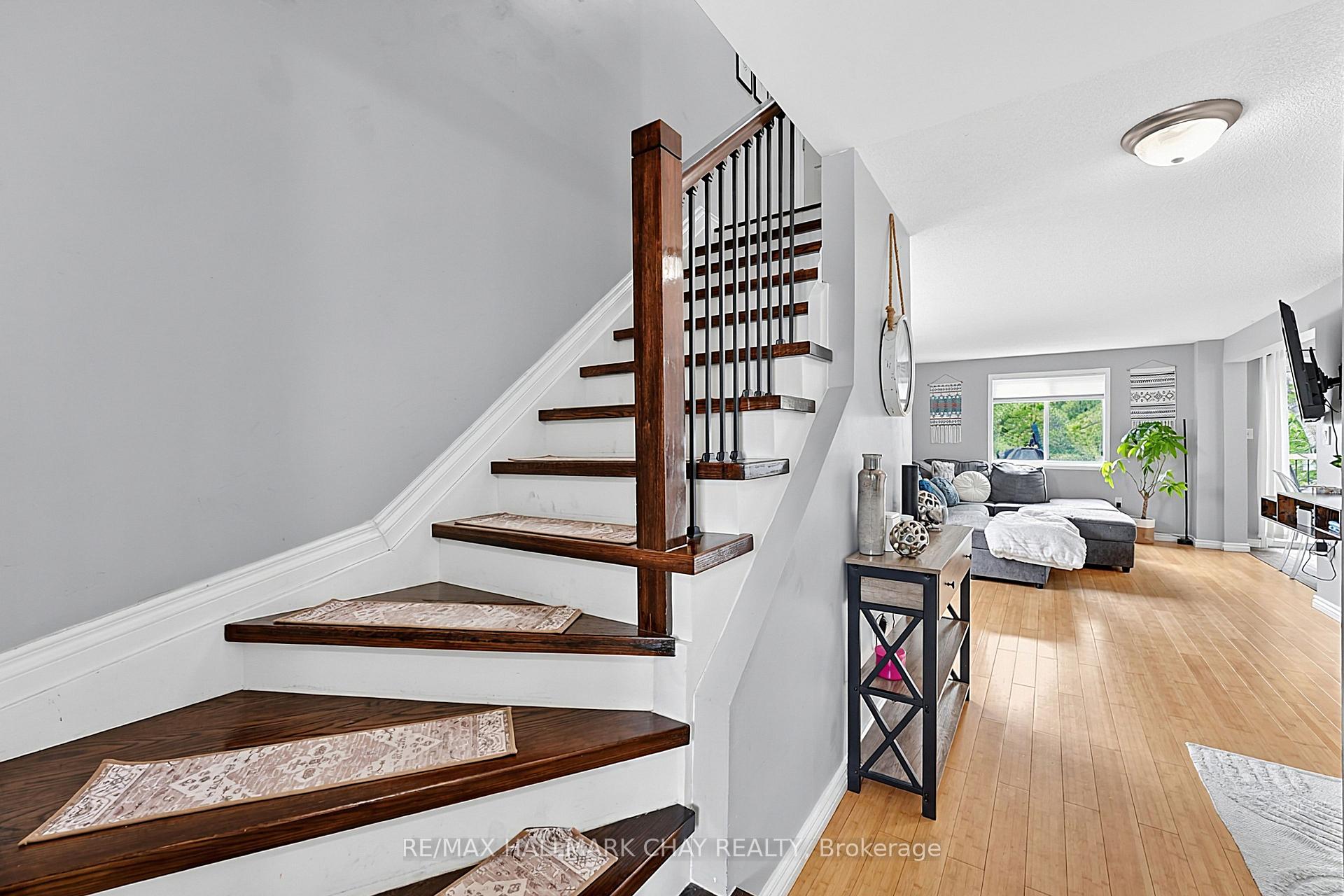 Photo 14 of 109 Wessenger Drive, Barrie, Holly — HOMEH