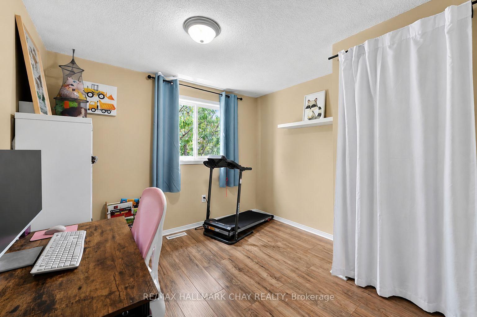 Photo 17 of 109 Wessenger Drive, Barrie, Holly — HOMEH