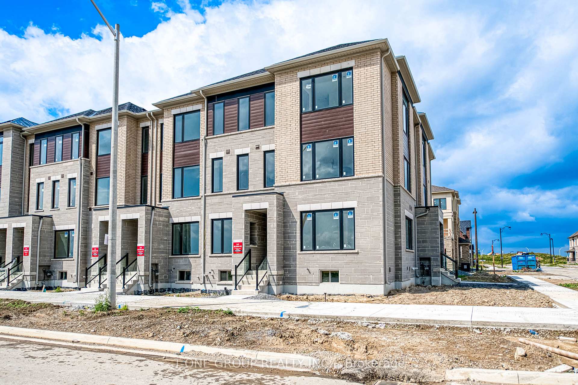 Photo 3 of 54 Selina Rose Street, Markham, Rural Markham — HOMEH