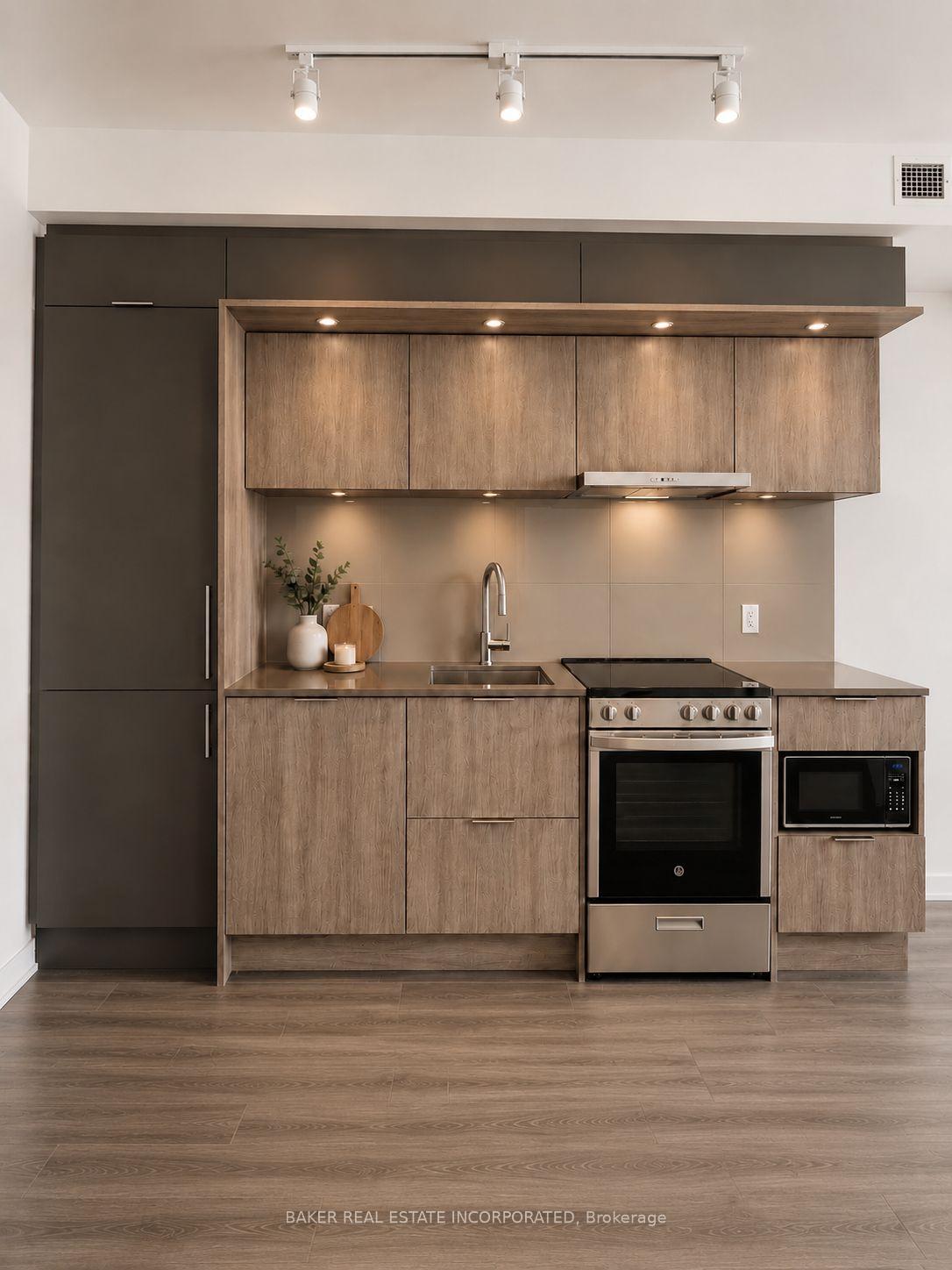Photo 2 of Unit 5501, 448 Burnhamthorpe Road W, Mississauga, City Centre — HOMEH