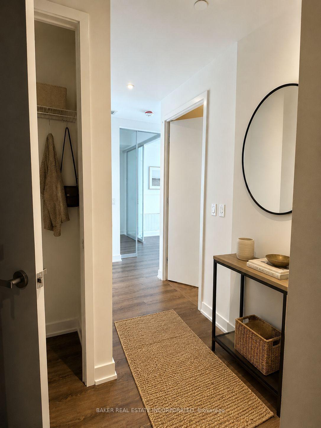 Photo 4 of Unit 5501, 448 Burnhamthorpe Road W, Mississauga, City Centre — HOMEH
