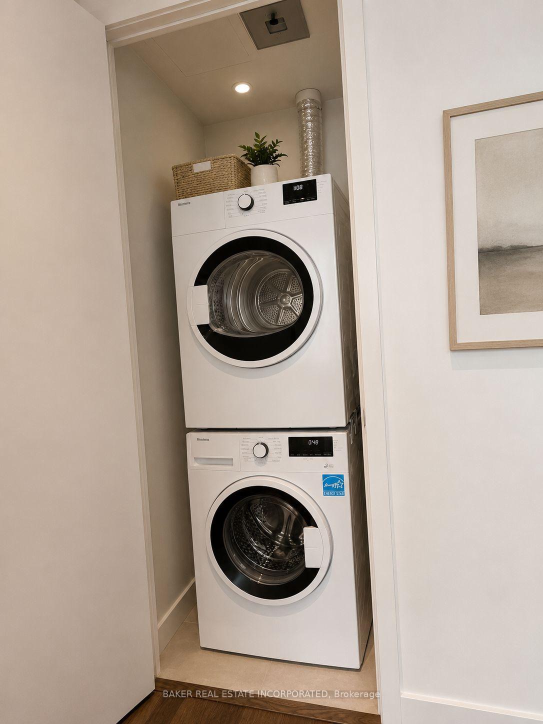 Photo 9 of Unit 5501, 448 Burnhamthorpe Road W, Mississauga, City Centre — HOMEH
