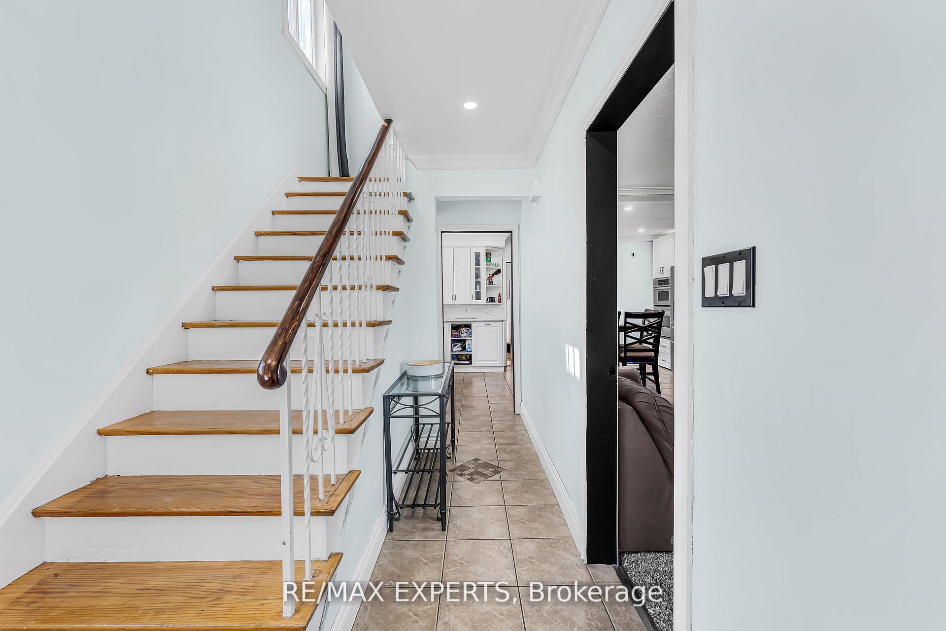 Photo 5 of 81 Hagar Avenue, Toronto, Rockcliffe-Smythe — HOMEH