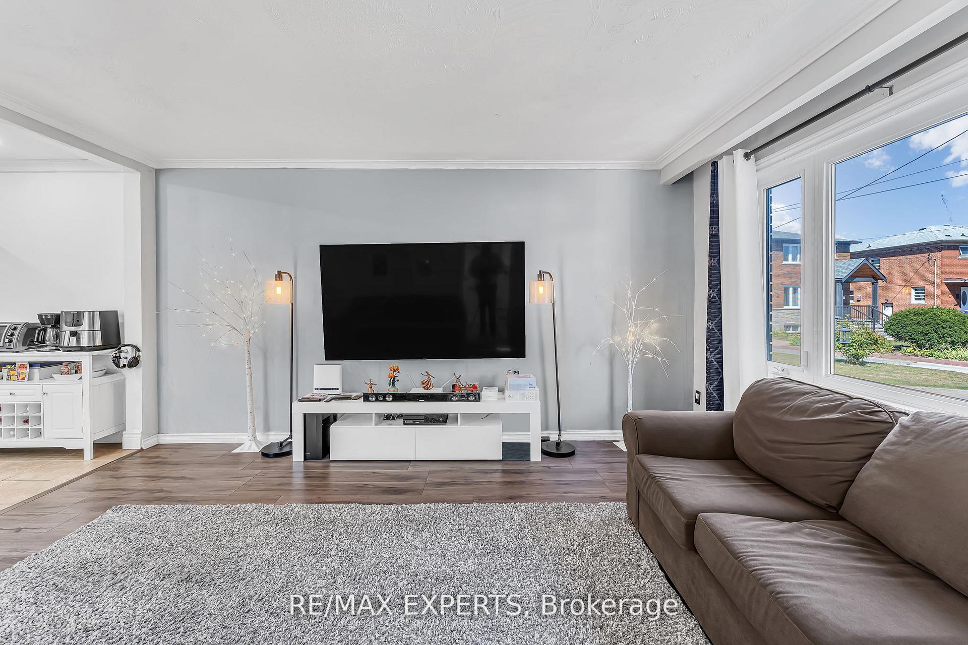 Photo 6 of 81 Hagar Avenue, Toronto, Rockcliffe-Smythe — HOMEH