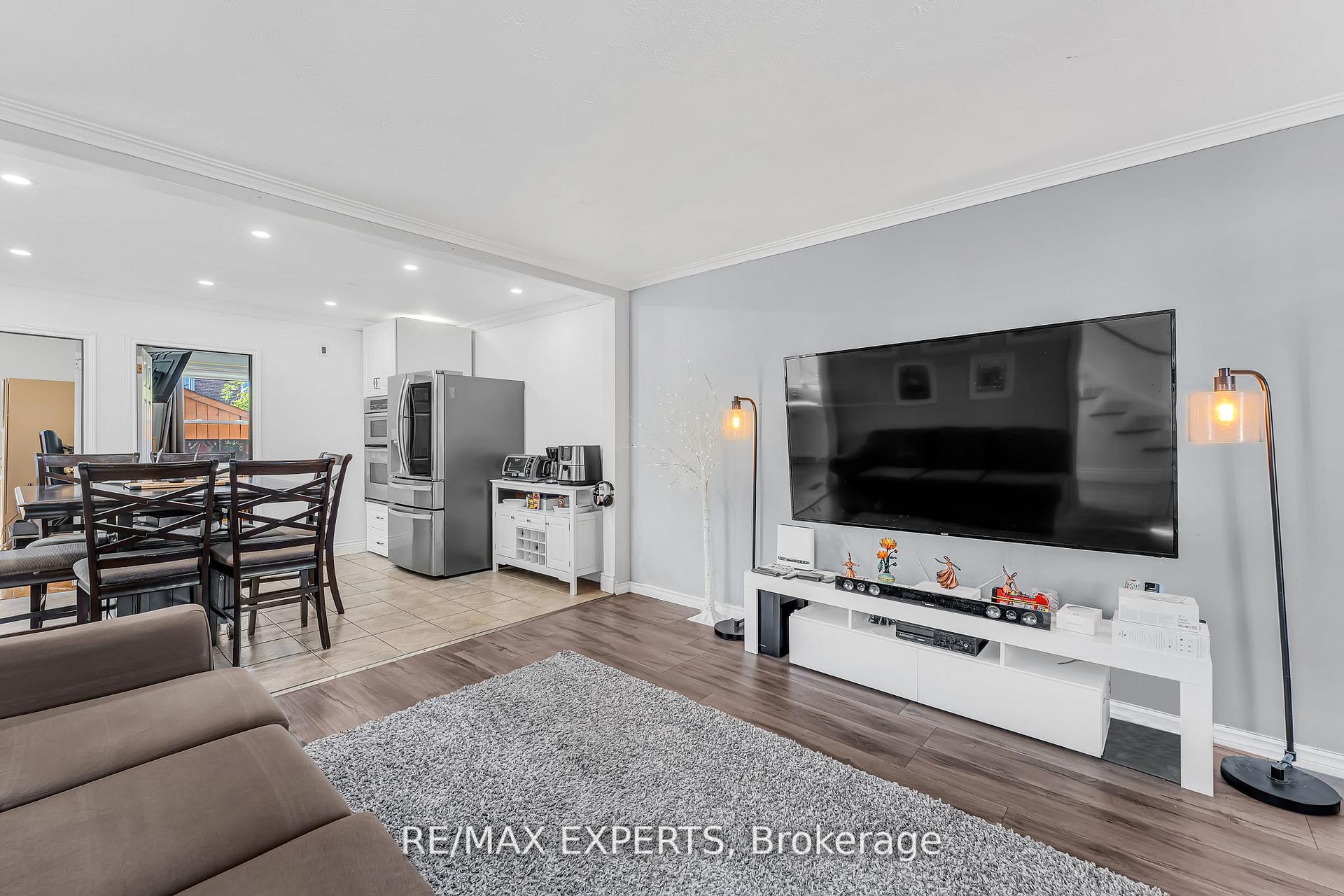 Photo 7 of 81 Hagar Avenue, Toronto, Rockcliffe-Smythe — HOMEH