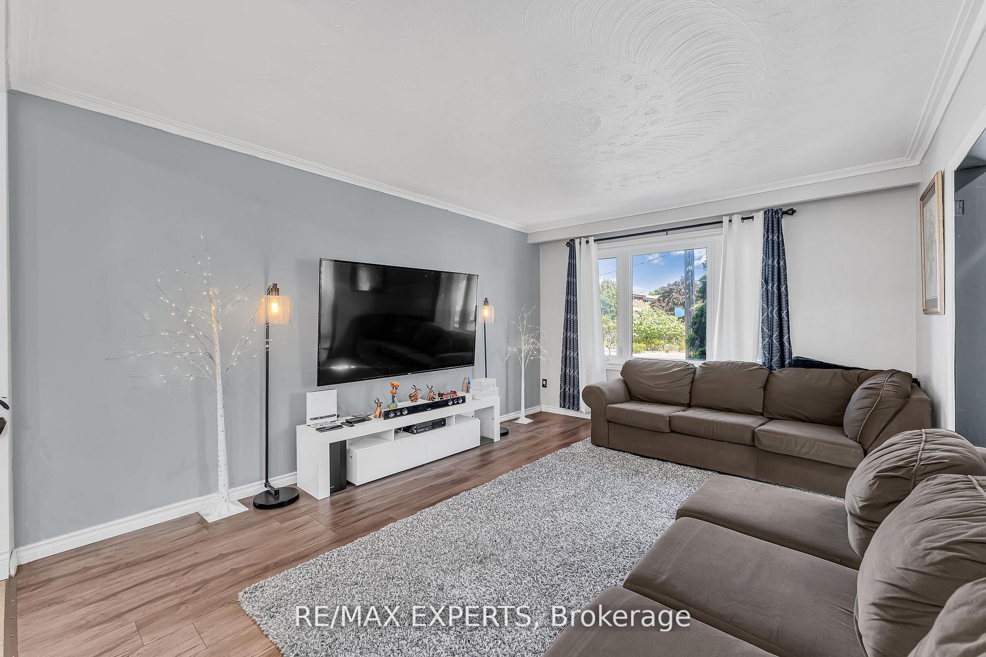 Photo 11 of 81 Hagar Avenue, Toronto, Rockcliffe-Smythe — HOMEH