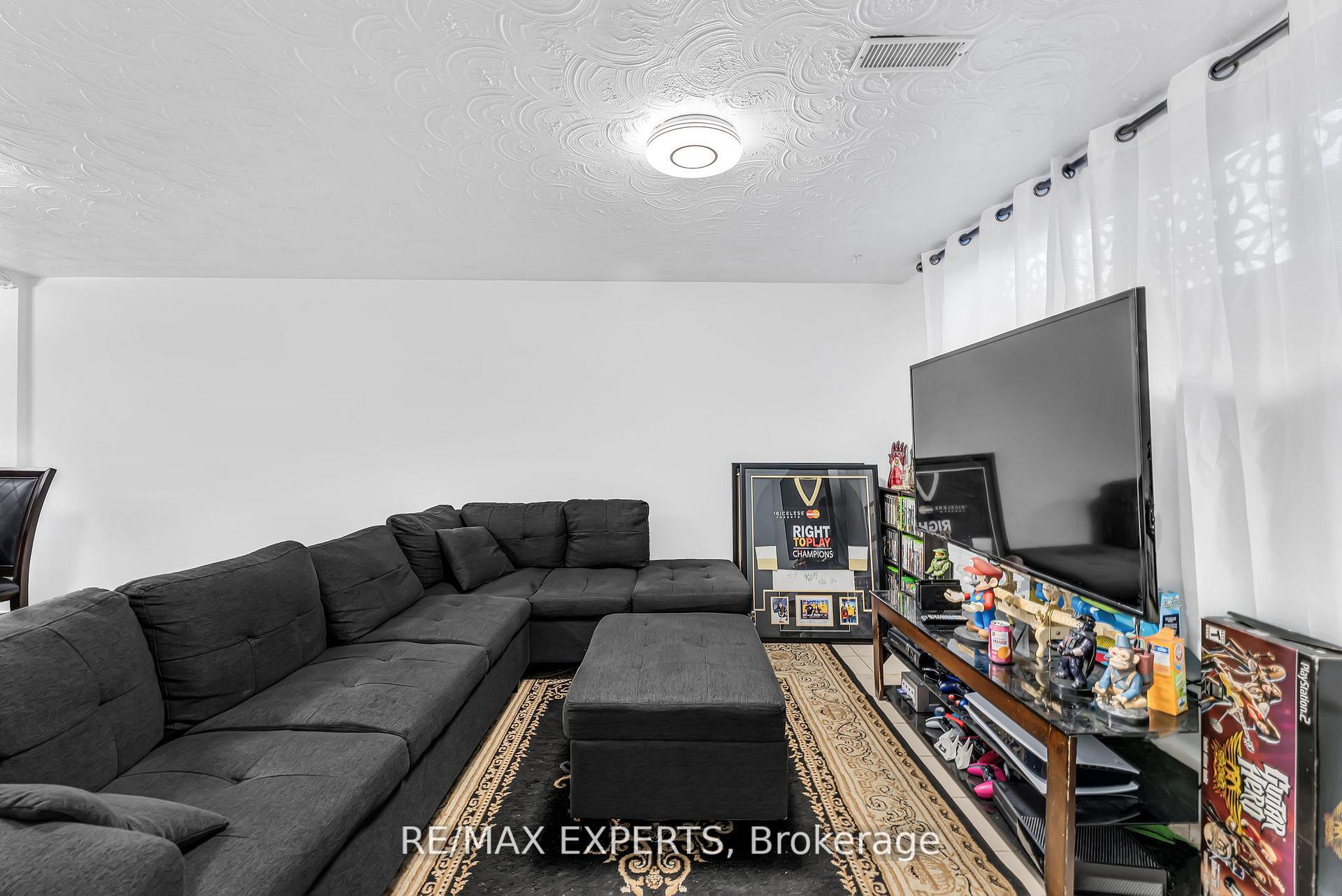 Photo 36 of 81 Hagar Avenue, Toronto, Rockcliffe-Smythe — HOMEH
