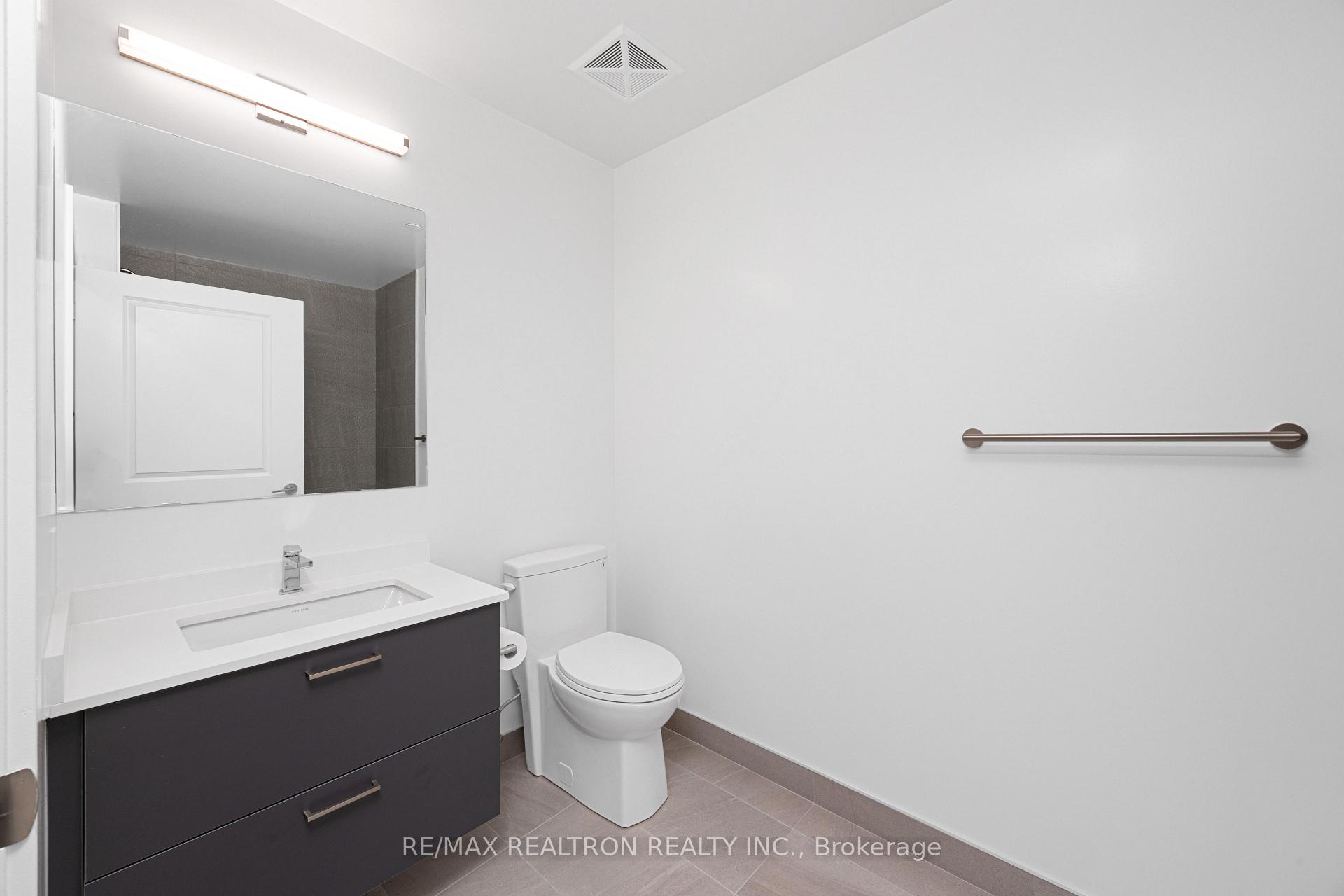 Photo 2 of Unit A-620, 30 Upper Mall Way, Vaughan, Brownridge — HOMEH