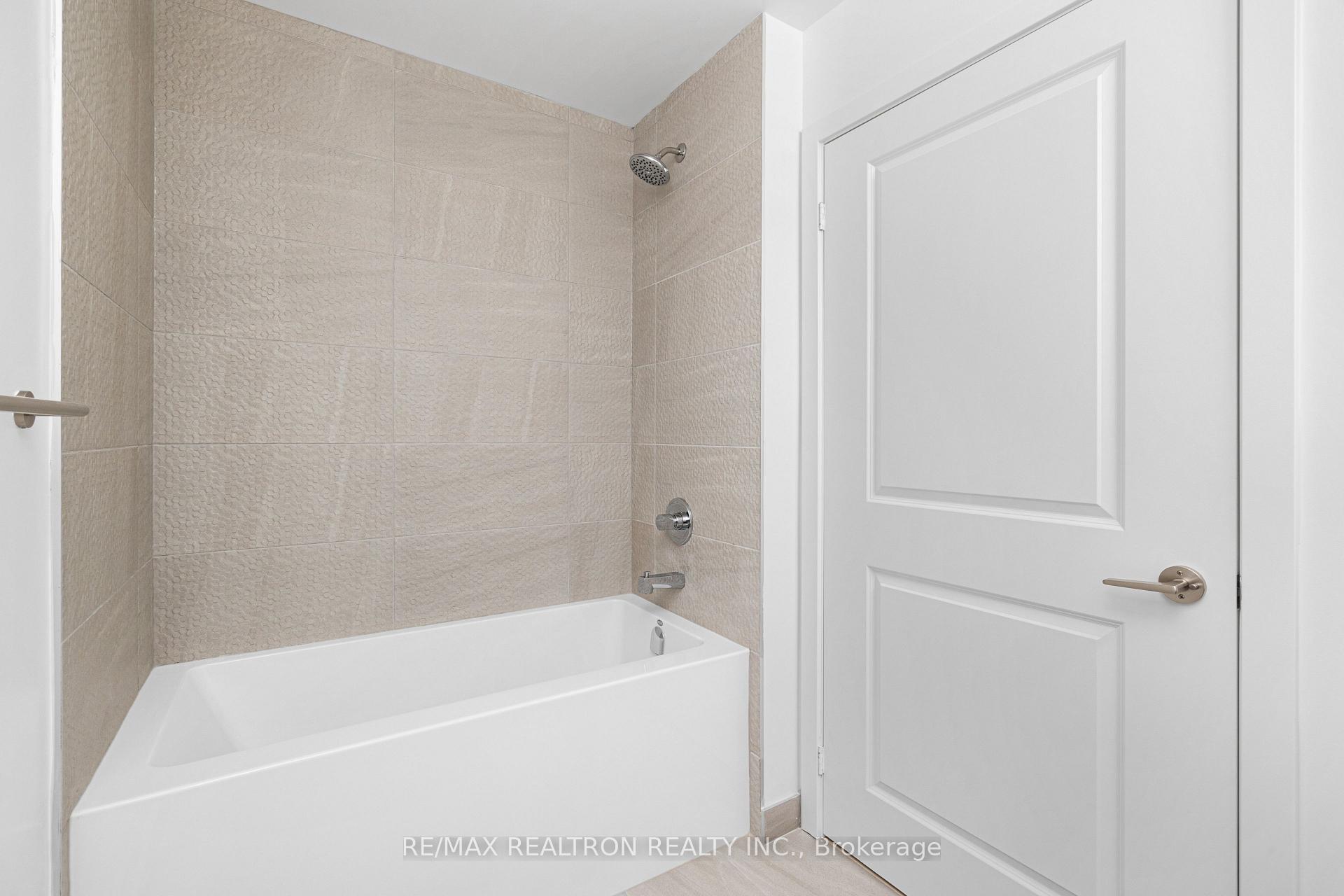 Photo 3 of Unit A-620, 30 Upper Mall Way, Vaughan, Brownridge — HOMEH