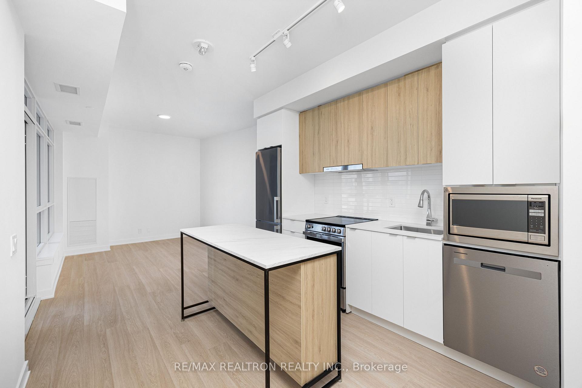 Photo 5 of Unit A-620, 30 Upper Mall Way, Vaughan, Brownridge — HOMEH