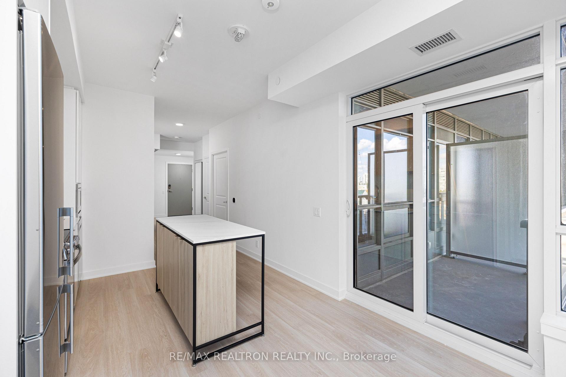 Photo 10 of Unit A-620, 30 Upper Mall Way, Vaughan, Brownridge — HOMEH