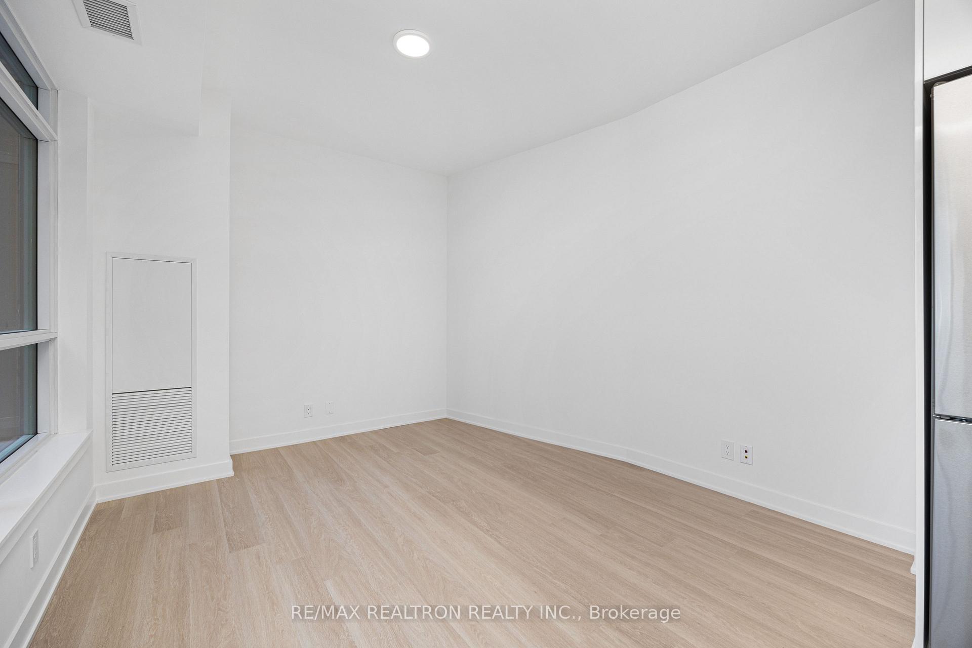 Photo 11 of Unit A-620, 30 Upper Mall Way, Vaughan, Brownridge — HOMEH