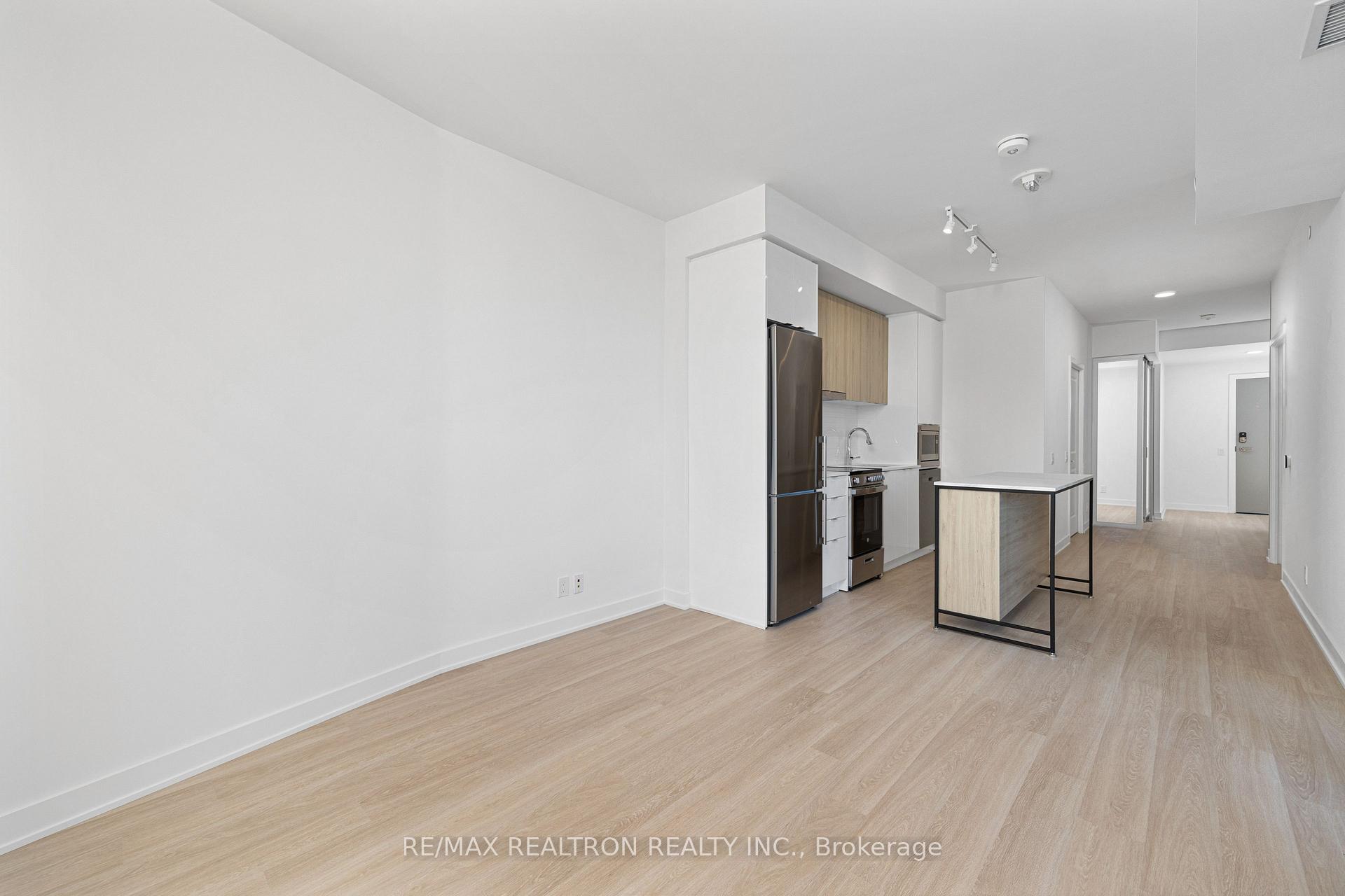 Photo 13 of Unit A-620, 30 Upper Mall Way, Vaughan, Brownridge — HOMEH
