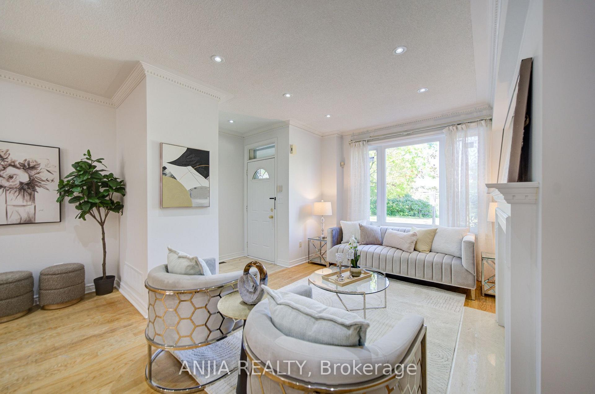 Photo 6 of 44 Pond Drive, Markham, Commerce Valley — HOMEH