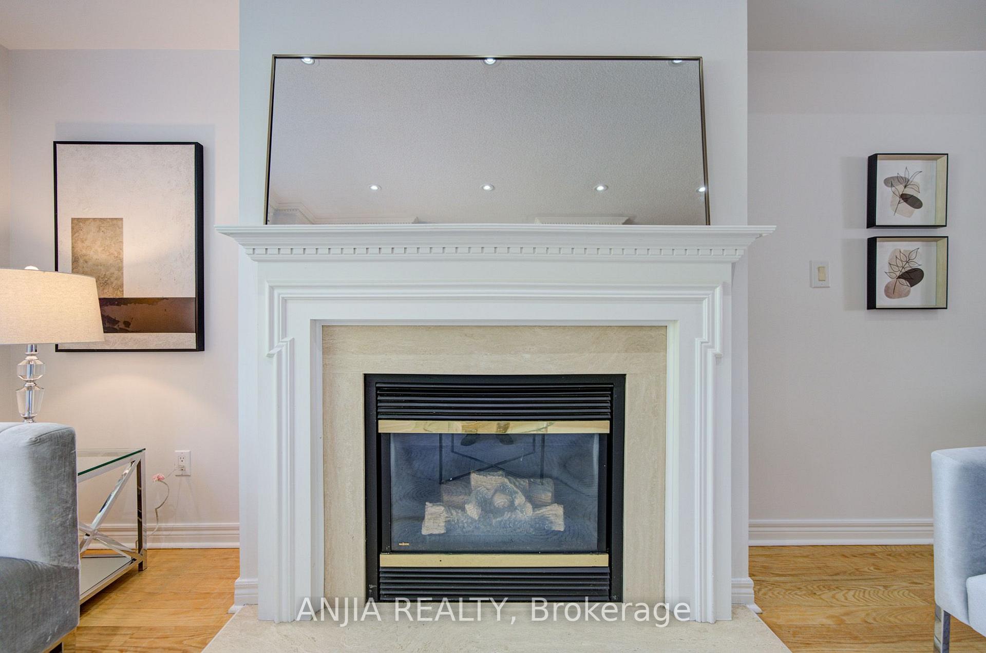 Photo 7 of 44 Pond Drive, Markham, Commerce Valley — HOMEH