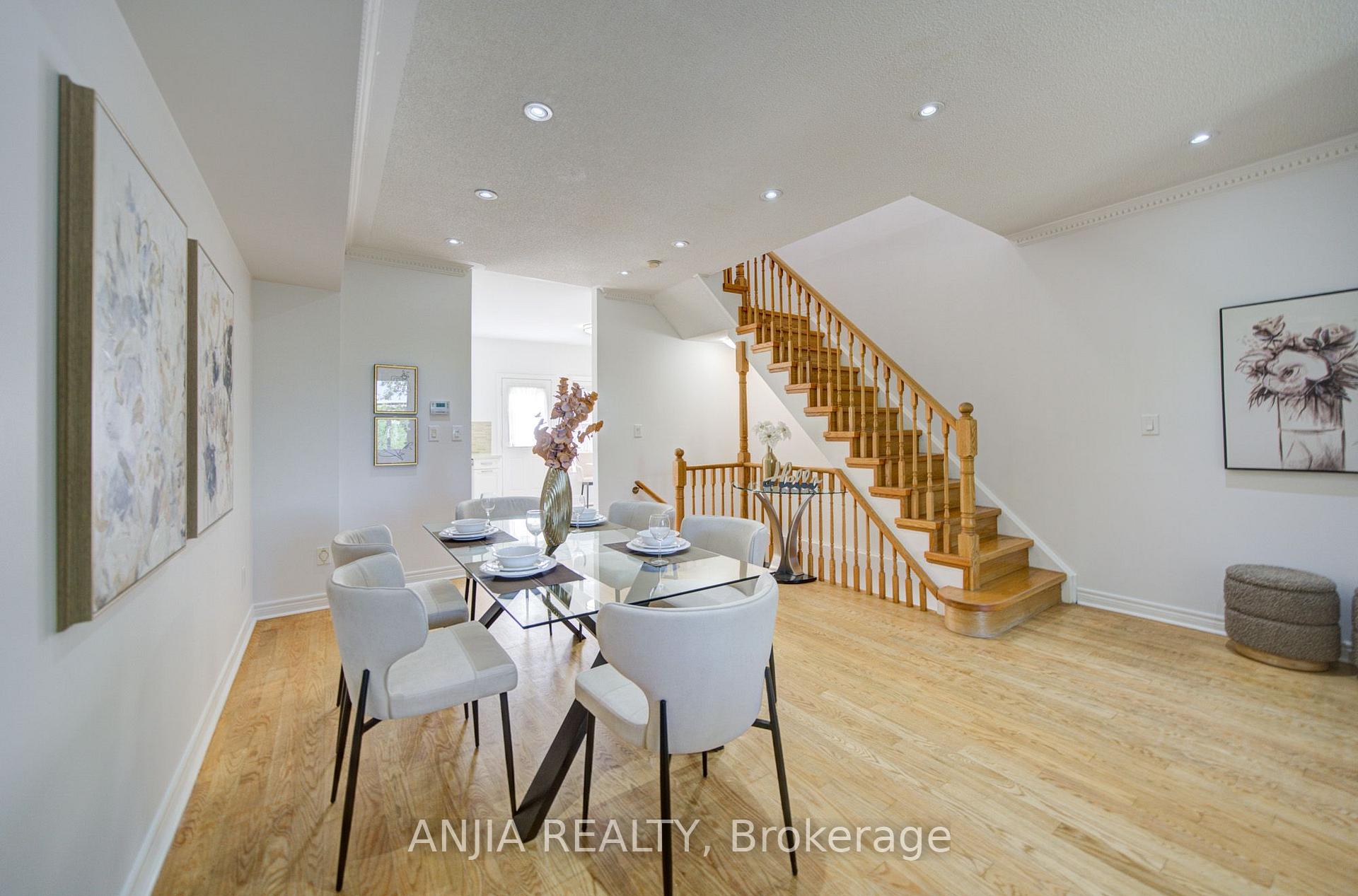 Photo 8 of 44 Pond Drive, Markham, Commerce Valley — HOMEH