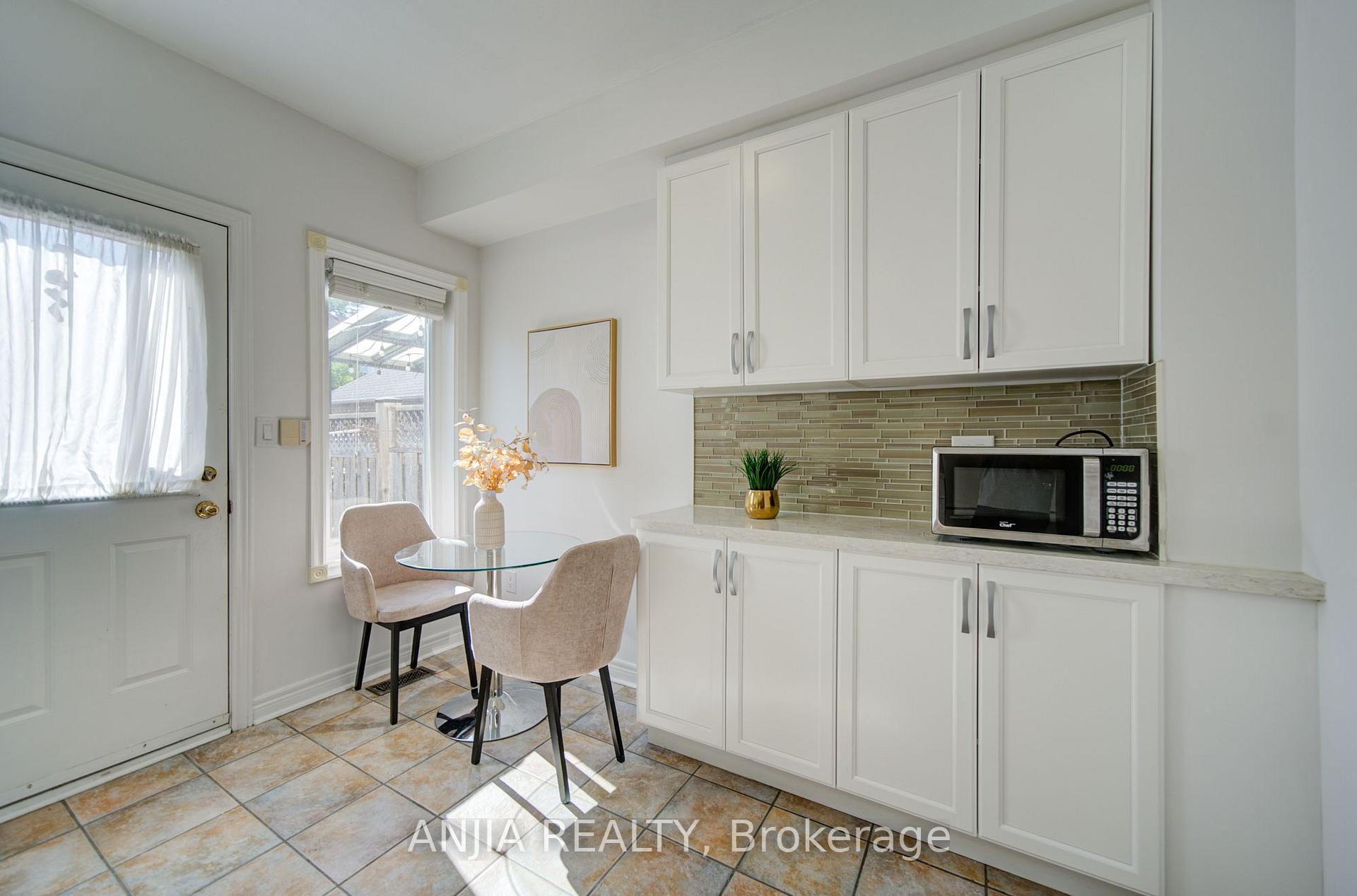 Photo 17 of 44 Pond Drive, Markham, Commerce Valley — HOMEH