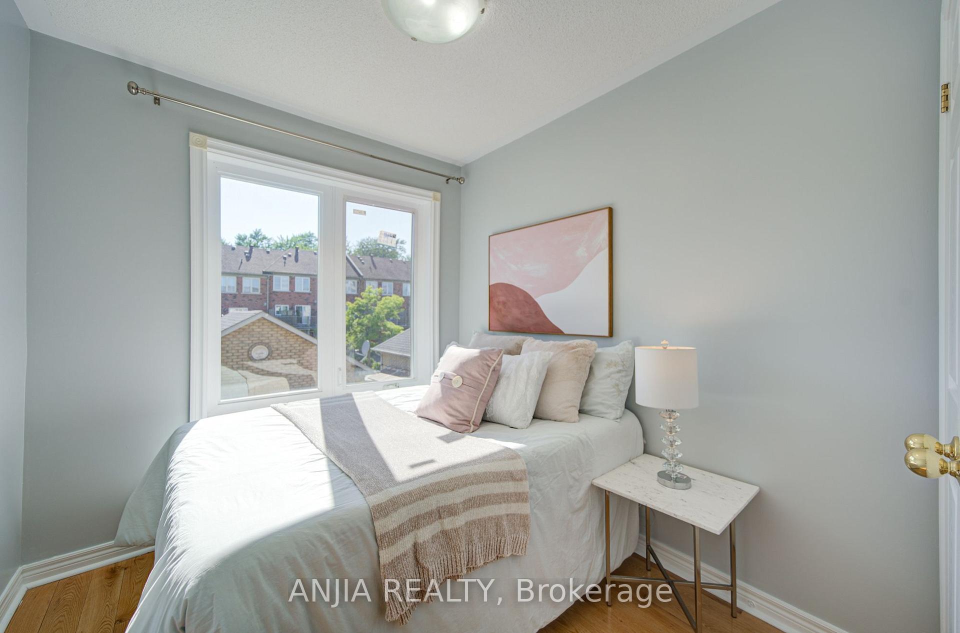 Photo 21 of 44 Pond Drive, Markham, Commerce Valley — HOMEH