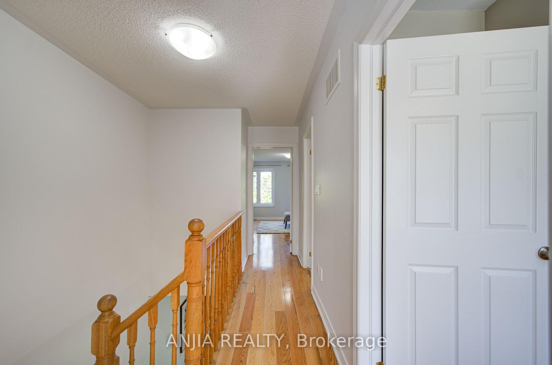 Photo 22 of 44 Pond Drive, Markham, Commerce Valley — HOMEH