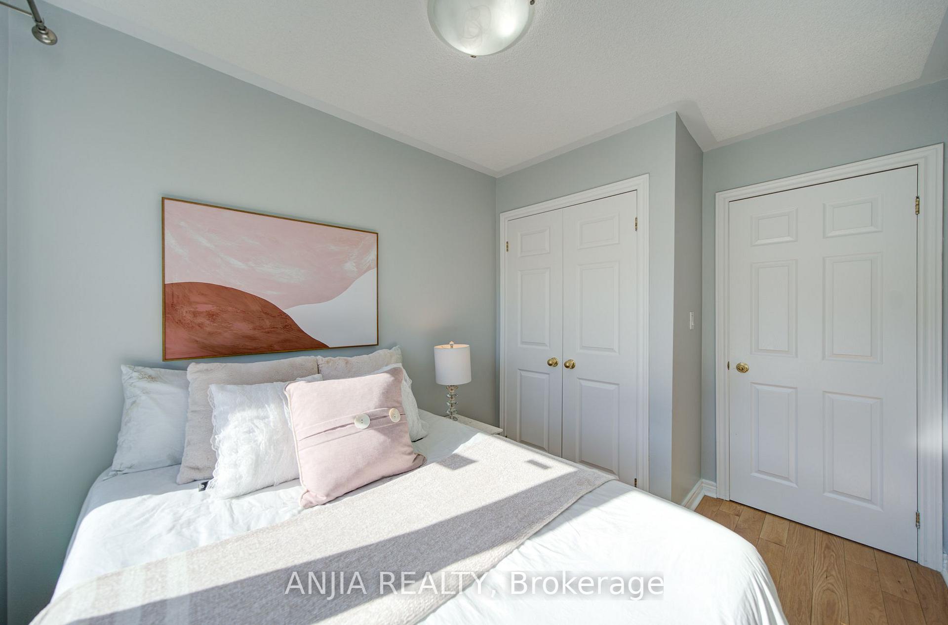 Photo 23 of 44 Pond Drive, Markham, Commerce Valley — HOMEH