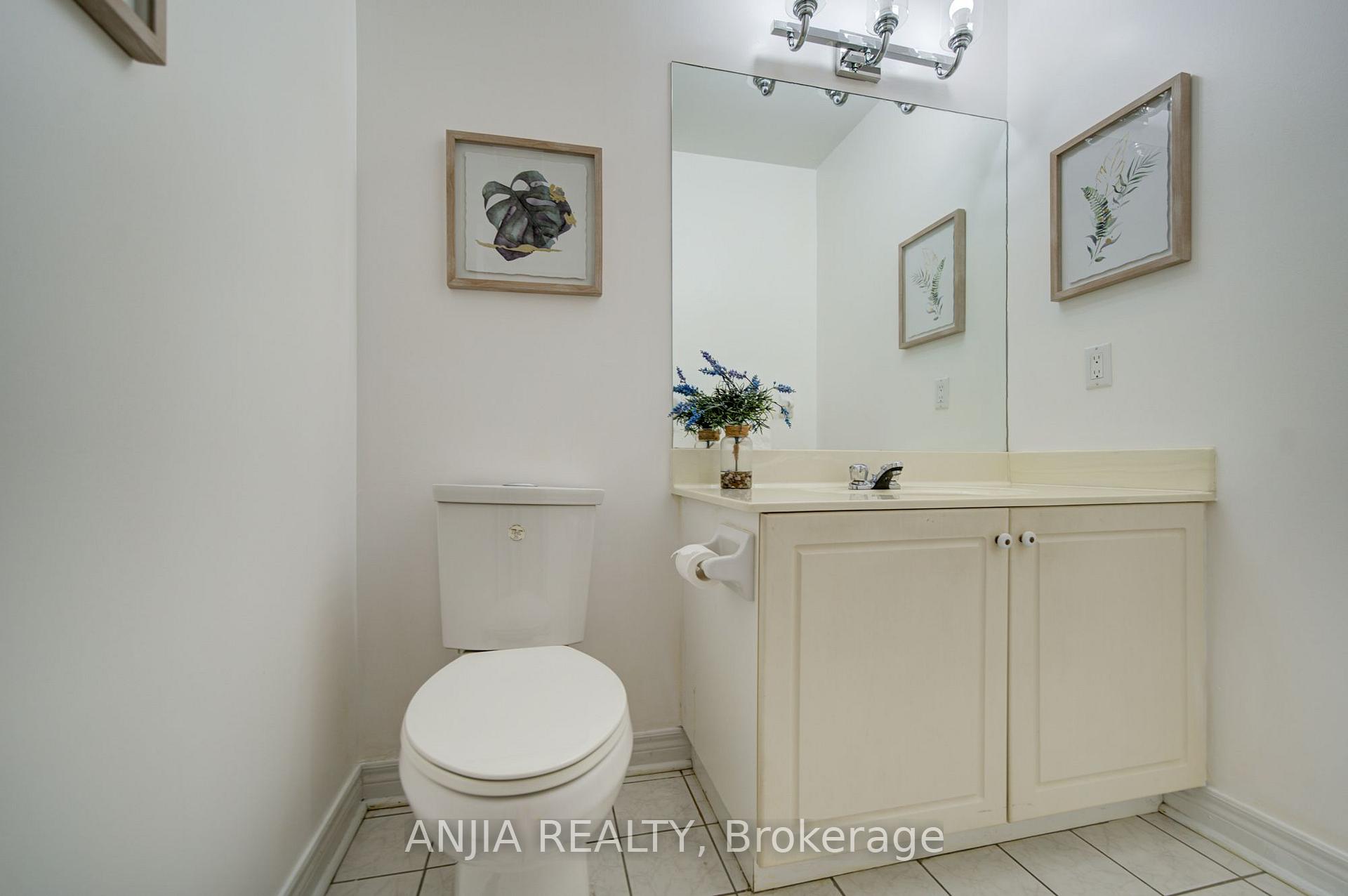 Photo 25 of 44 Pond Drive, Markham, Commerce Valley — HOMEH