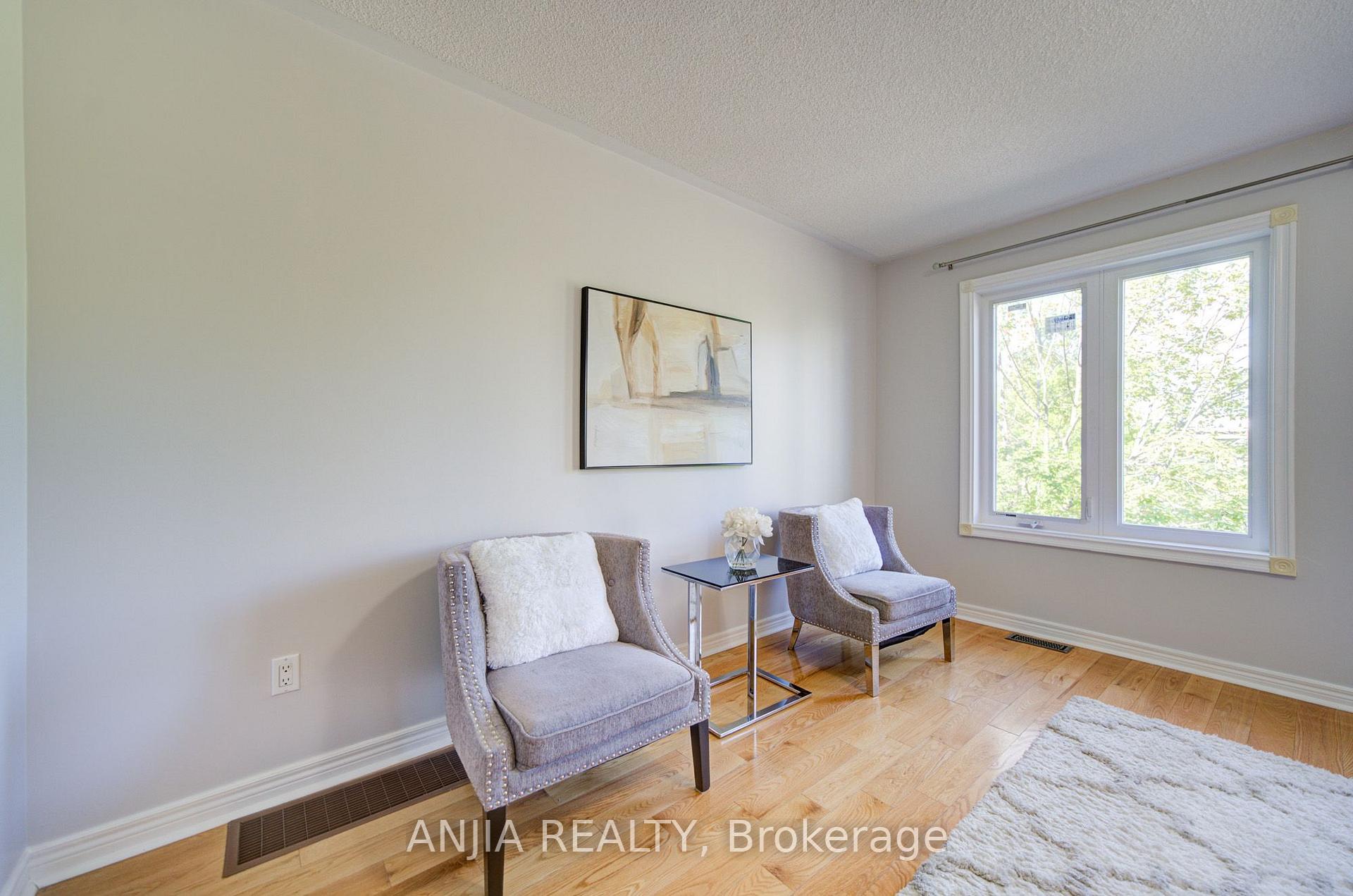 Photo 35 of 44 Pond Drive, Markham, Commerce Valley — HOMEH