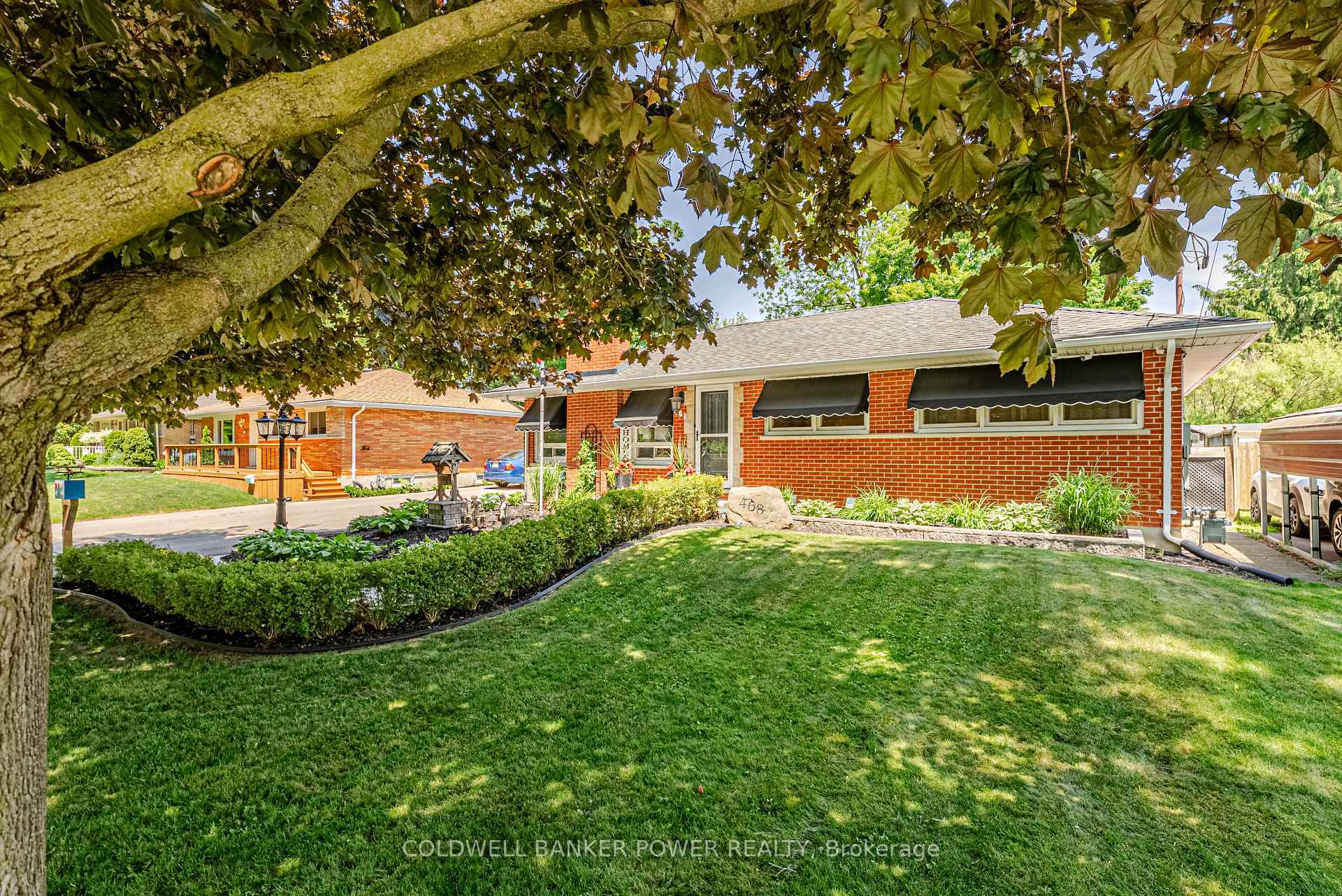 Photo 3 of 468 Jellicoe Crescent, London, South K — HOMEH