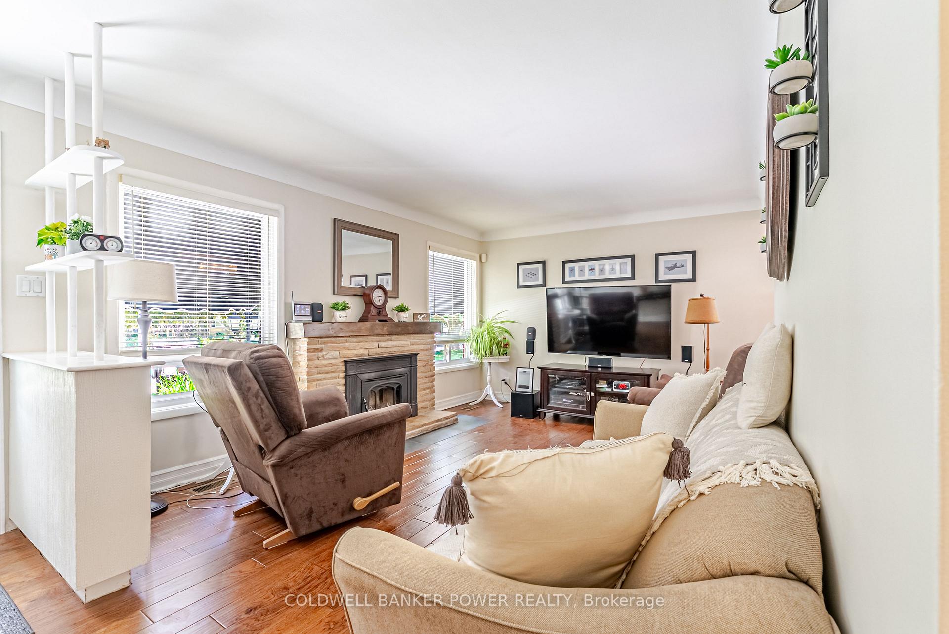 Photo 5 of 468 Jellicoe Crescent, London, South K — HOMEH