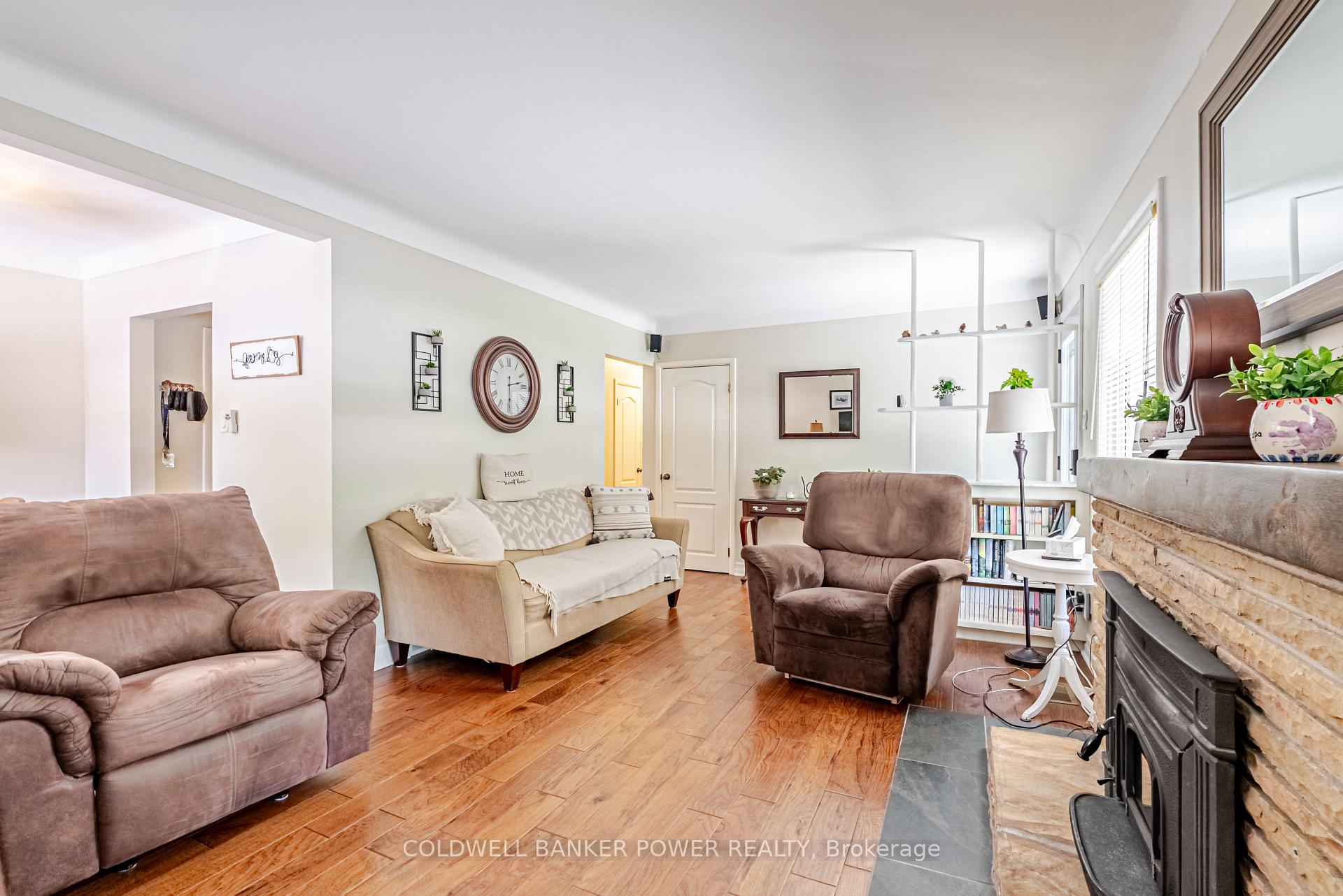 Photo 6 of 468 Jellicoe Crescent, London, South K — HOMEH