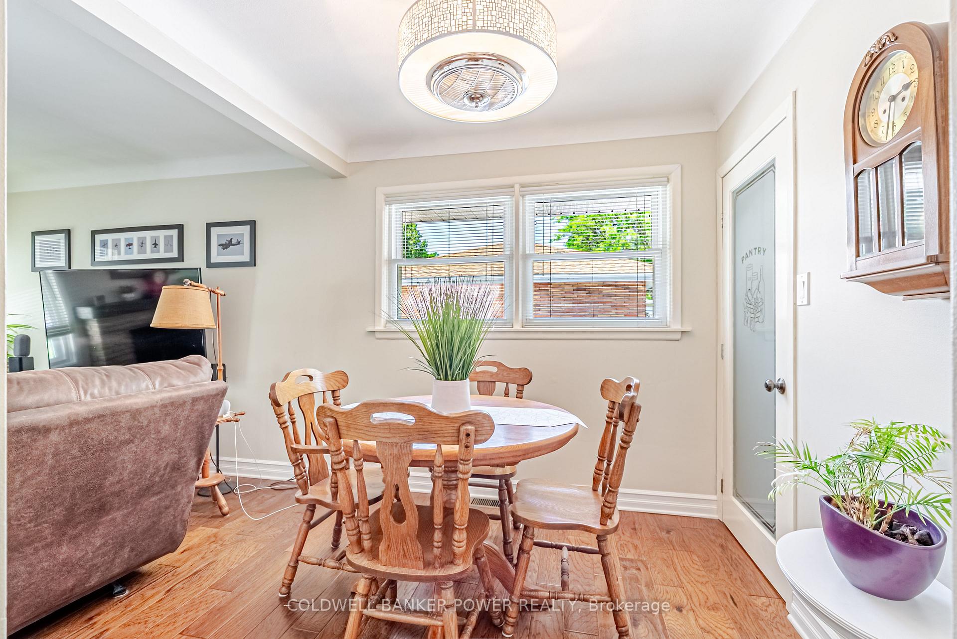 Photo 8 of 468 Jellicoe Crescent, London, South K — HOMEH
