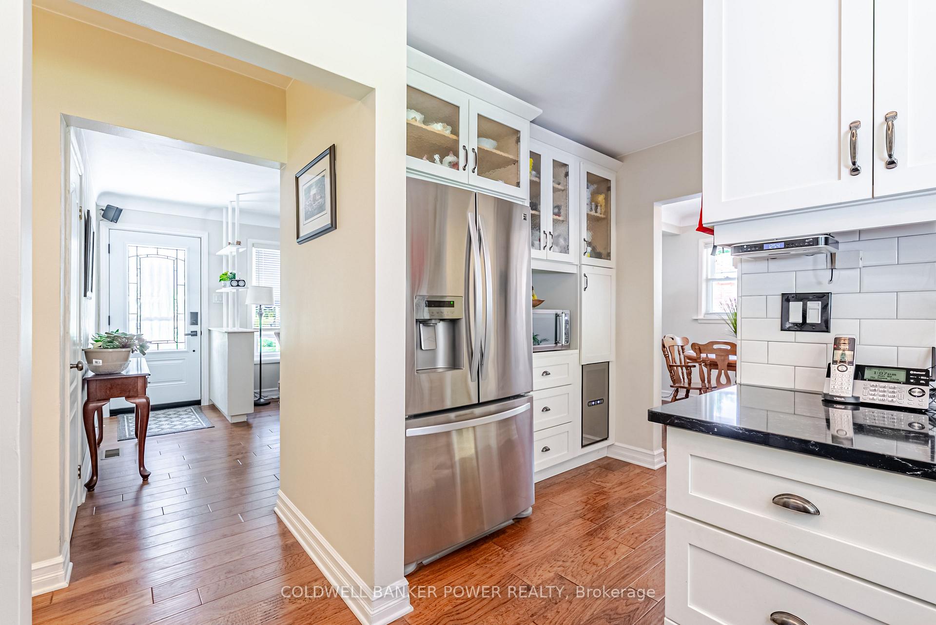 Photo 9 of 468 Jellicoe Crescent, London, South K — HOMEH