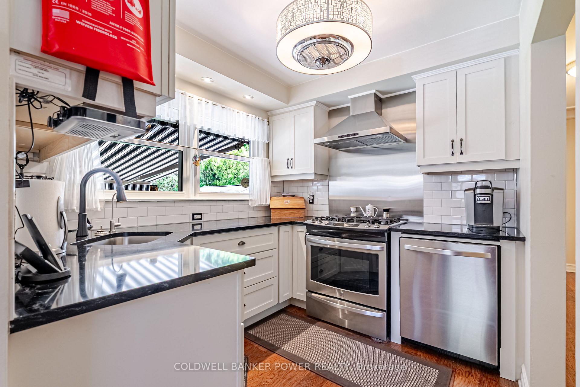 Photo 10 of 468 Jellicoe Crescent, London, South K — HOMEH