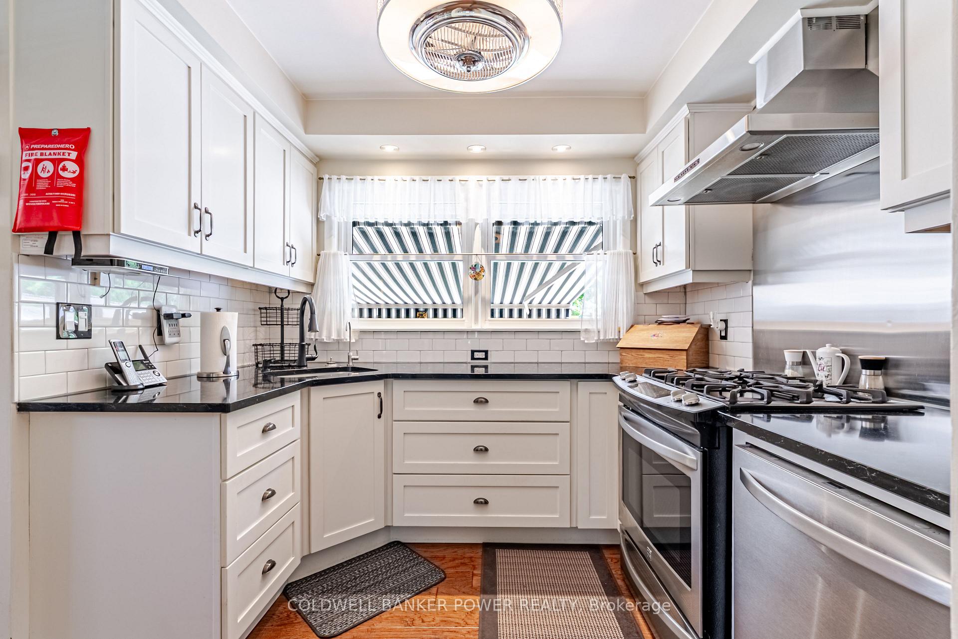 Photo 11 of 468 Jellicoe Crescent, London, South K — HOMEH