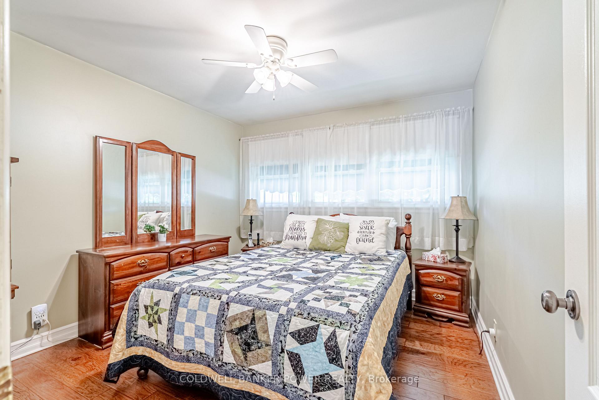 Photo 13 of 468 Jellicoe Crescent, London, South K — HOMEH