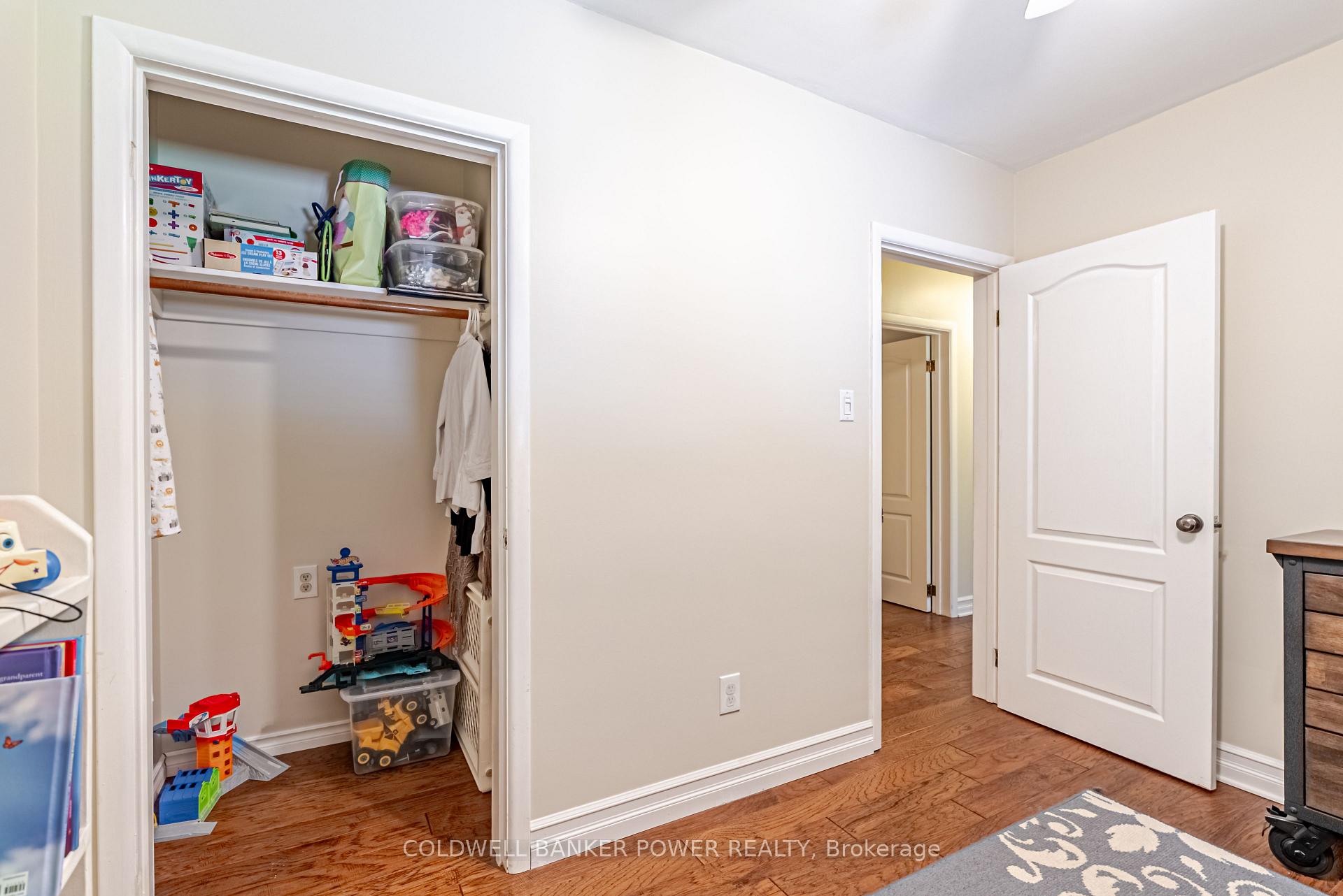 Photo 18 of 468 Jellicoe Crescent, London, South K — HOMEH