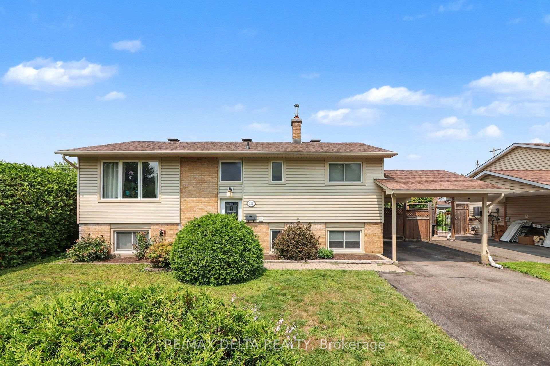 Photo 2 of 331 Roxdale Avenue, Ottawa, Bilberry Creek/Queenswood Heights — HOMEH