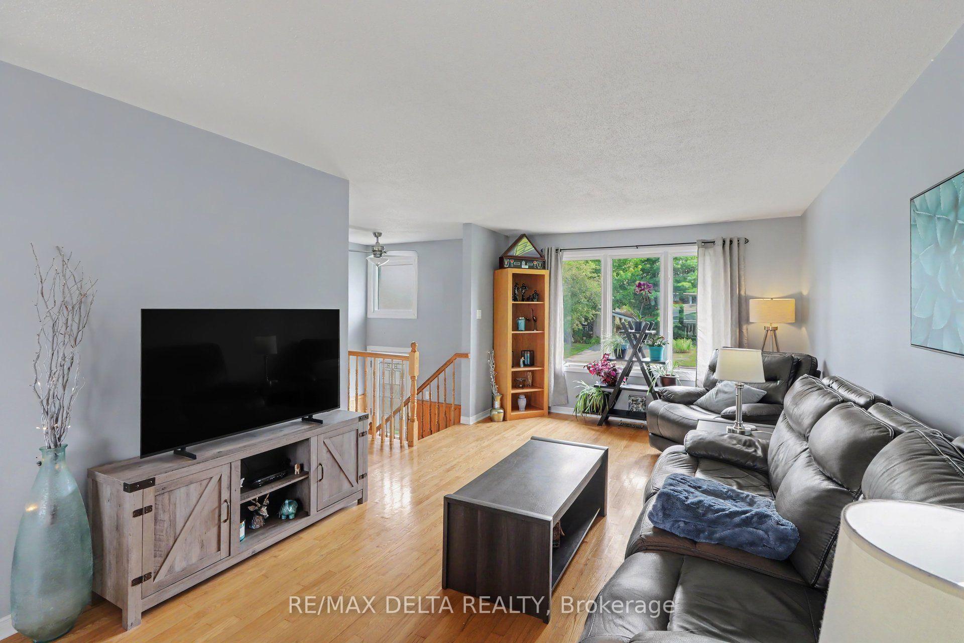 Photo 4 of 331 Roxdale Avenue, Ottawa, Bilberry Creek/Queenswood Heights — HOMEH