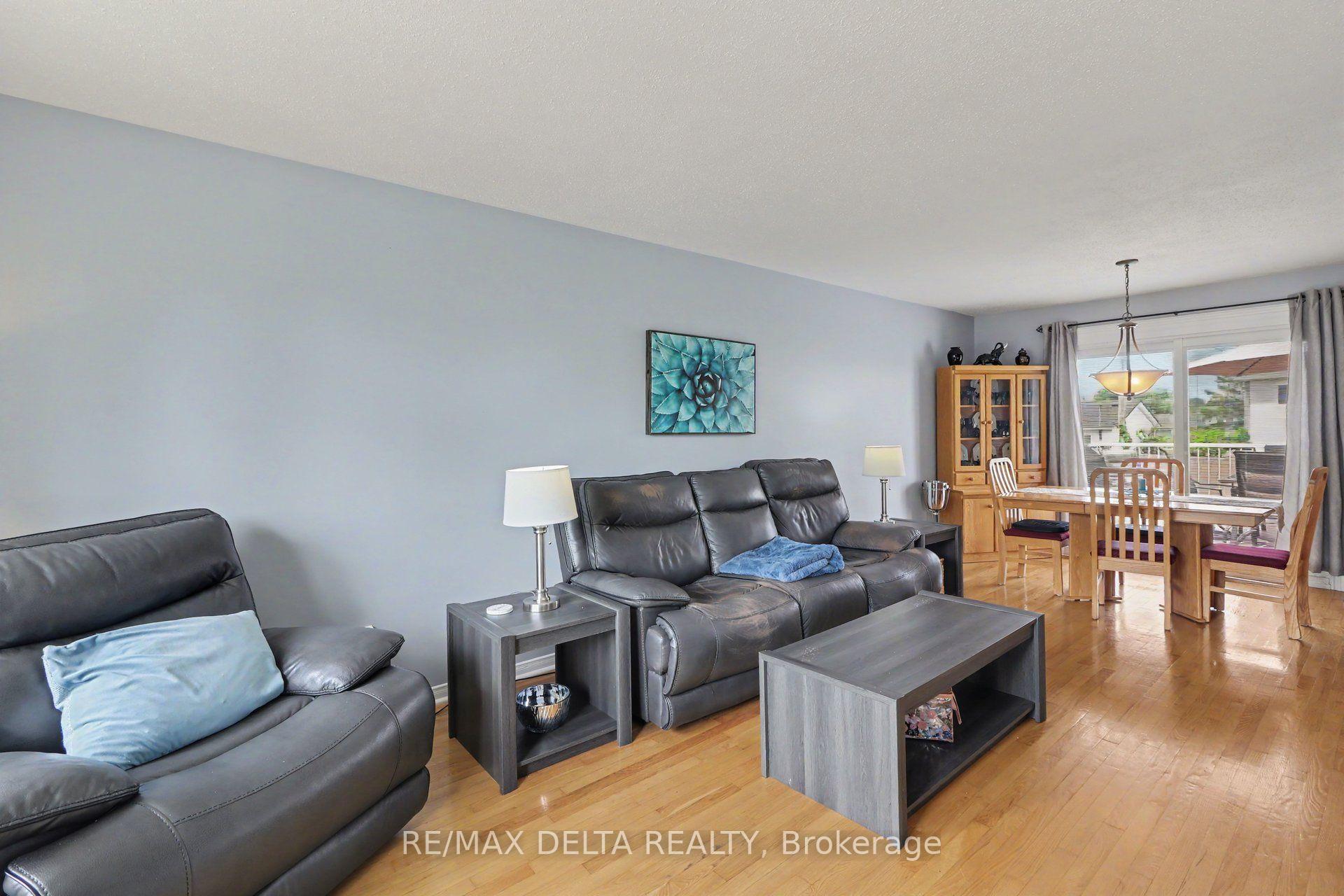Photo 6 of 331 Roxdale Avenue, Ottawa, Bilberry Creek/Queenswood Heights — HOMEH