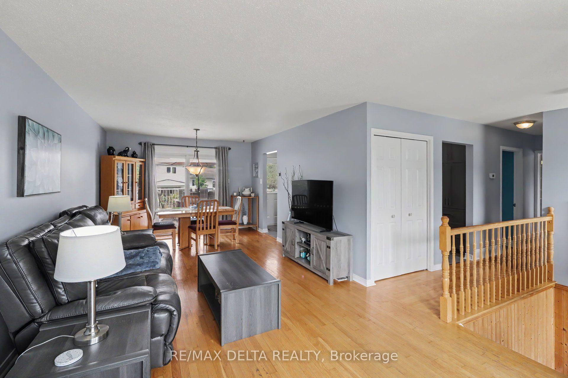 Photo 7 of 331 Roxdale Avenue, Ottawa, Bilberry Creek/Queenswood Heights — HOMEH