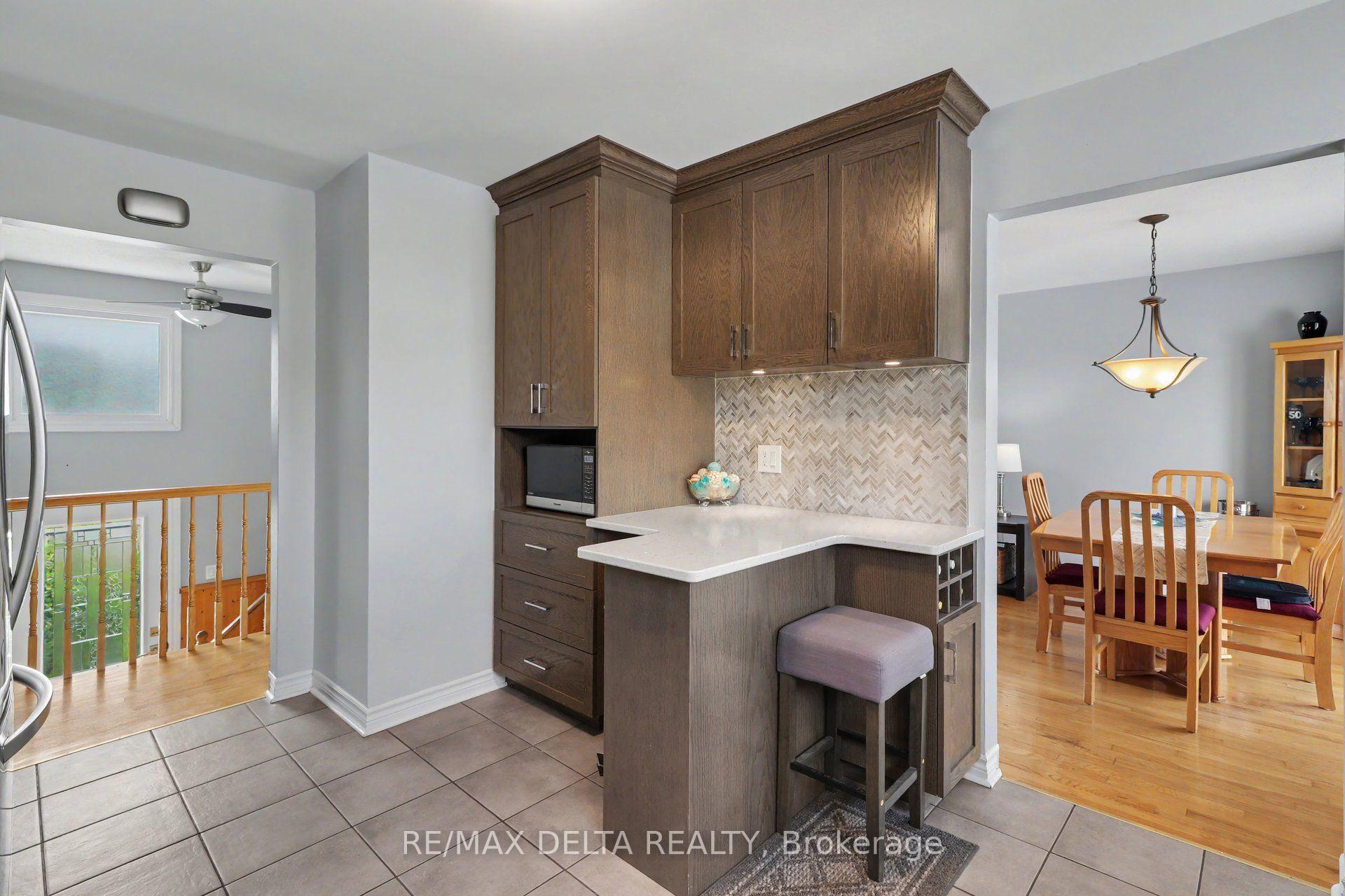 Photo 8 of 331 Roxdale Avenue, Ottawa, Bilberry Creek/Queenswood Heights — HOMEH