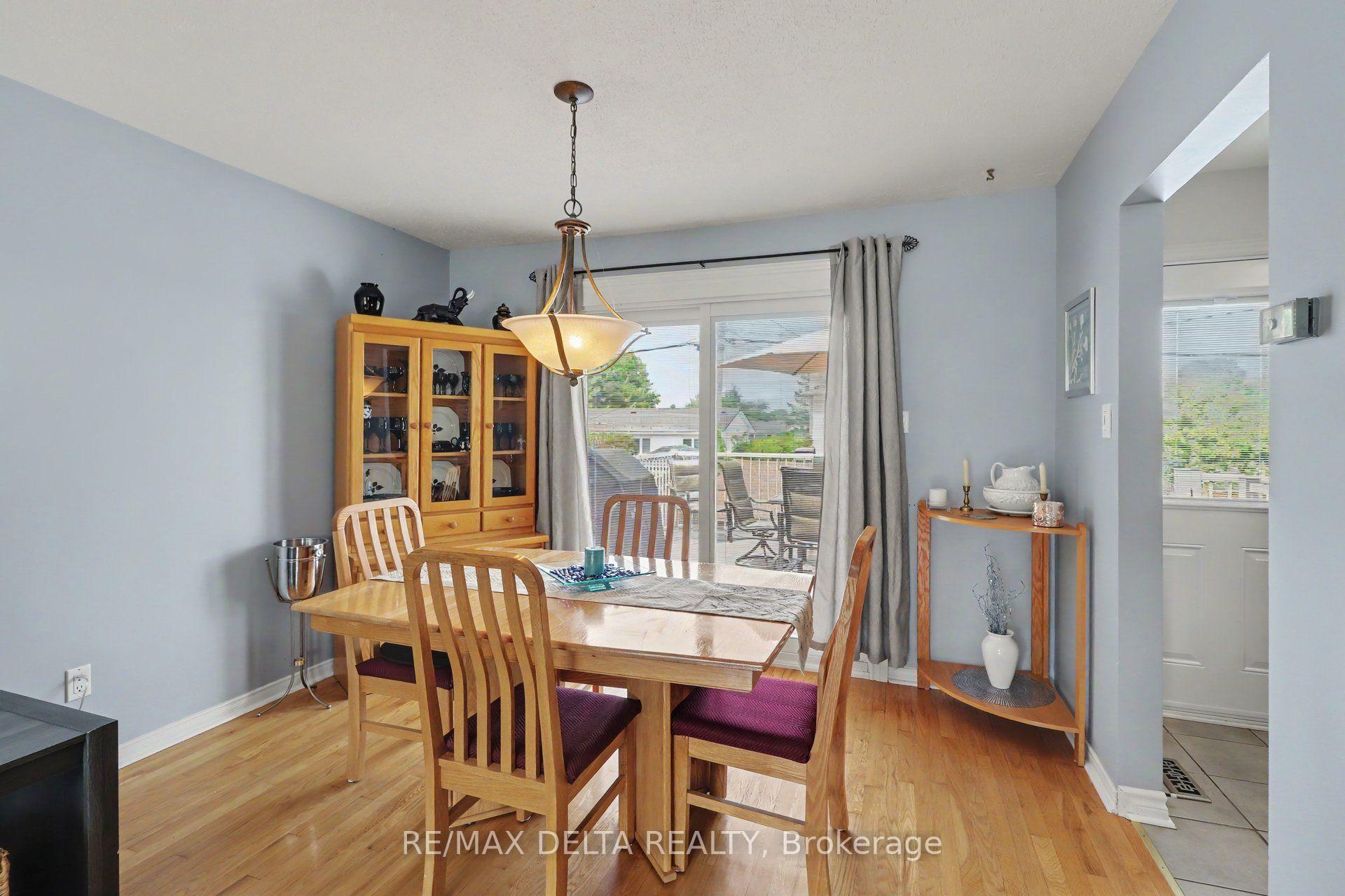 Photo 12 of 331 Roxdale Avenue, Ottawa, Bilberry Creek/Queenswood Heights — HOMEH