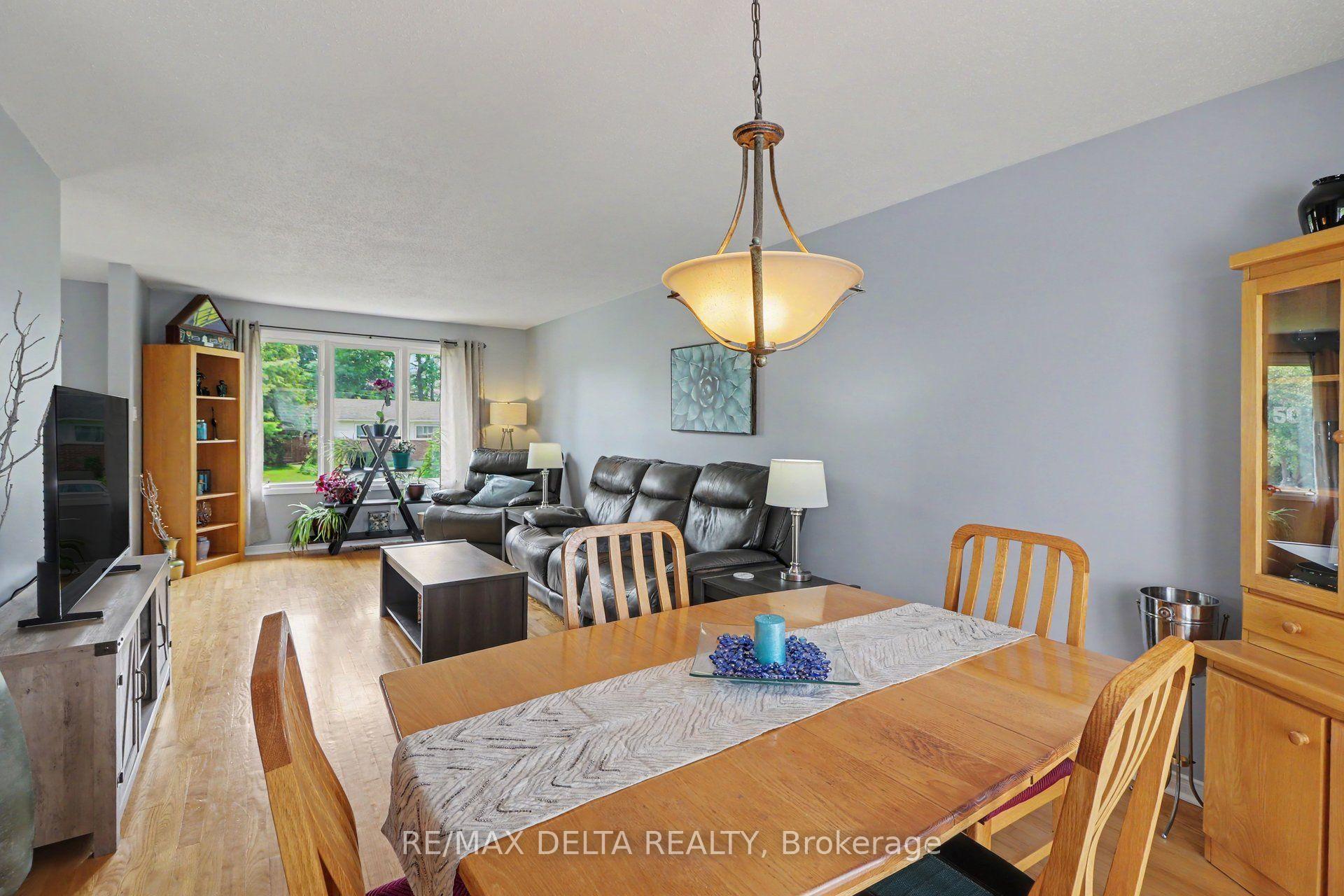 Photo 13 of 331 Roxdale Avenue, Ottawa, Bilberry Creek/Queenswood Heights — HOMEH