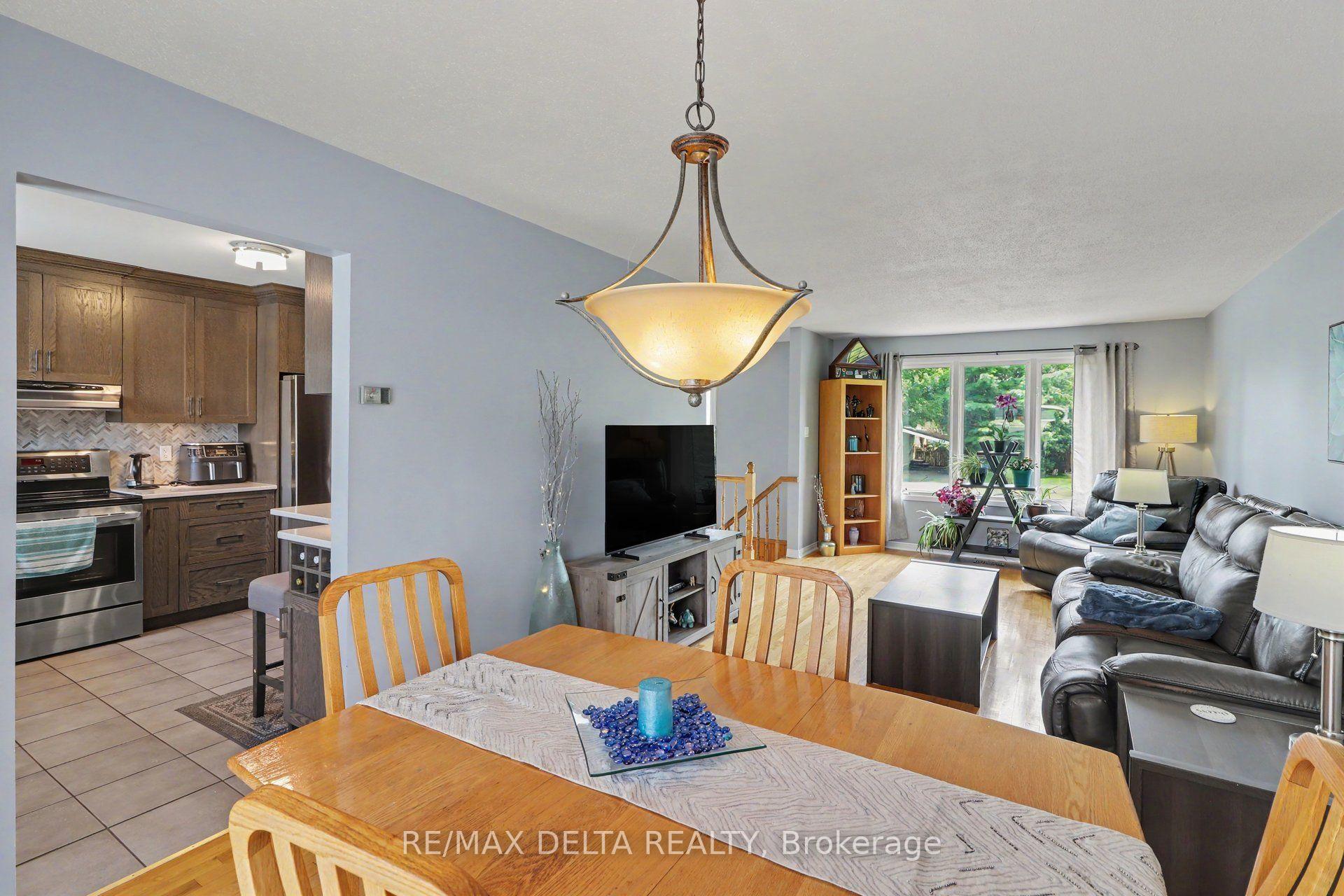 Photo 14 of 331 Roxdale Avenue, Ottawa, Bilberry Creek/Queenswood Heights — HOMEH