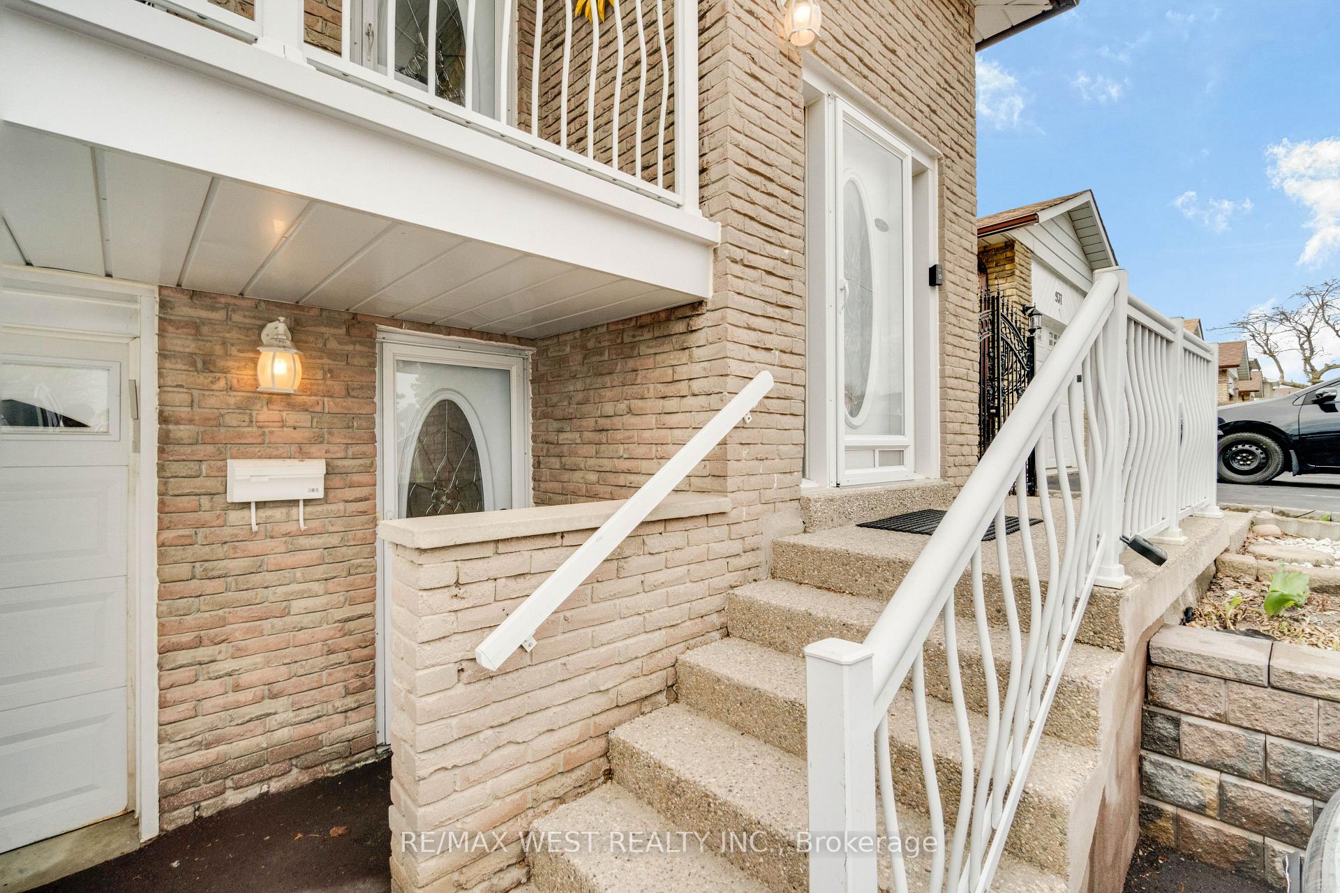 Photo 3 of 941 Stainton Drive, Mississauga, Erindale — HOMEH