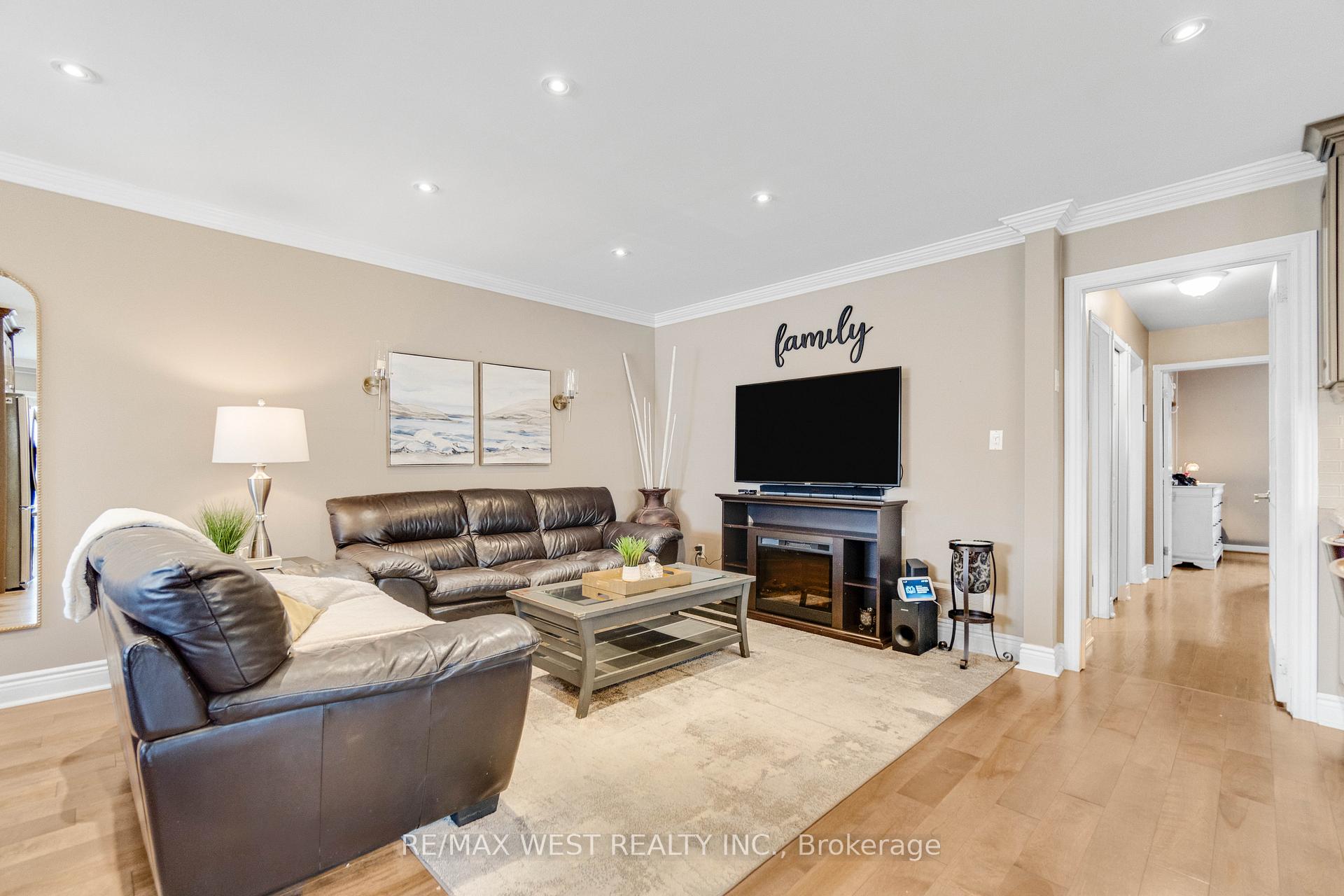 Photo 8 of 941 Stainton Drive, Mississauga, Erindale — HOMEH