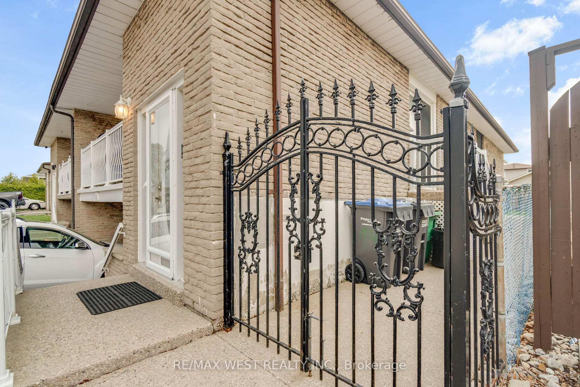 Photo 17 of 941 Stainton Drive, Mississauga, Erindale — HOMEH