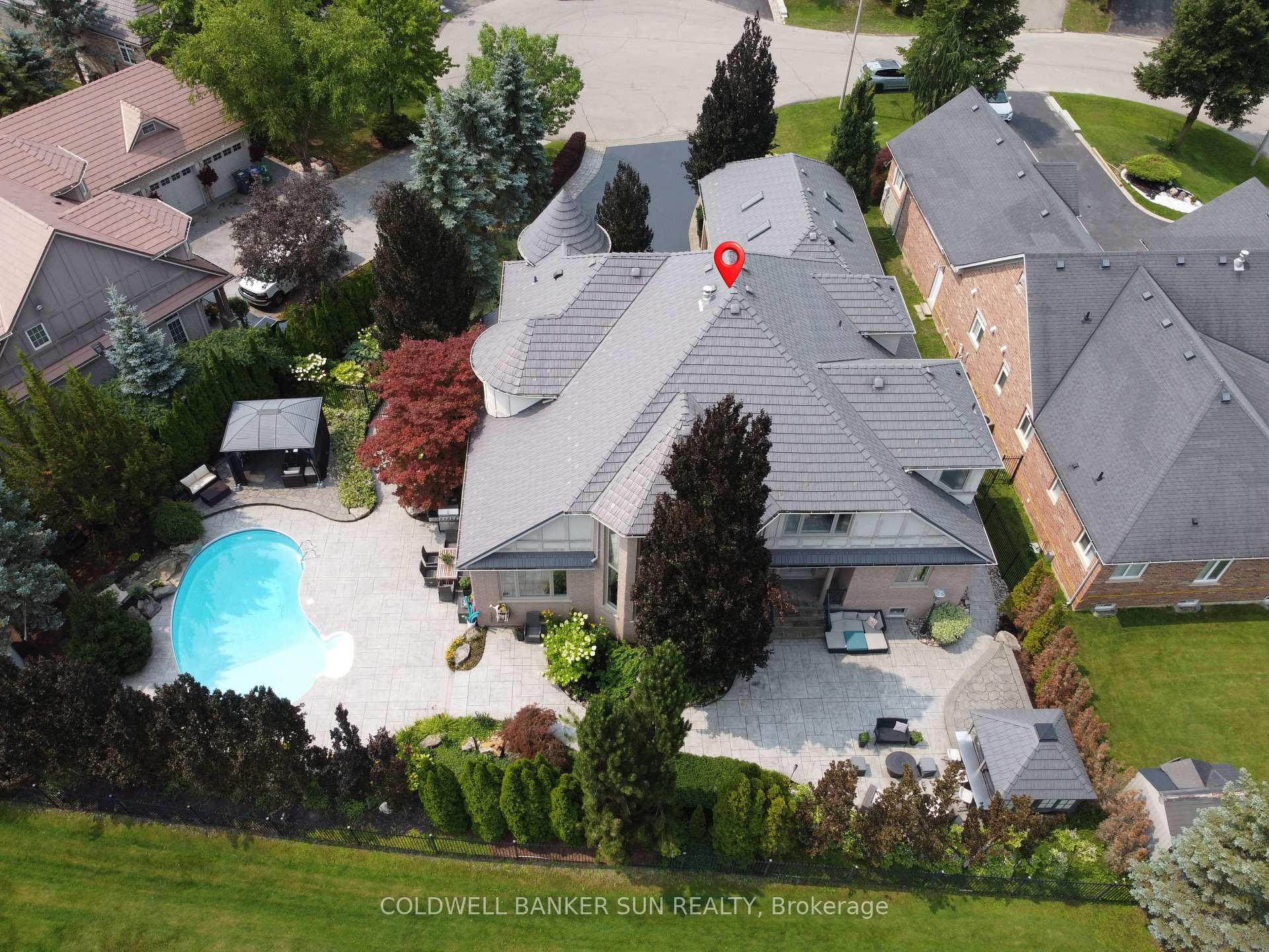 Photo 2 of 10 Pride Court, Brampton, Credit Valley — HOMEH