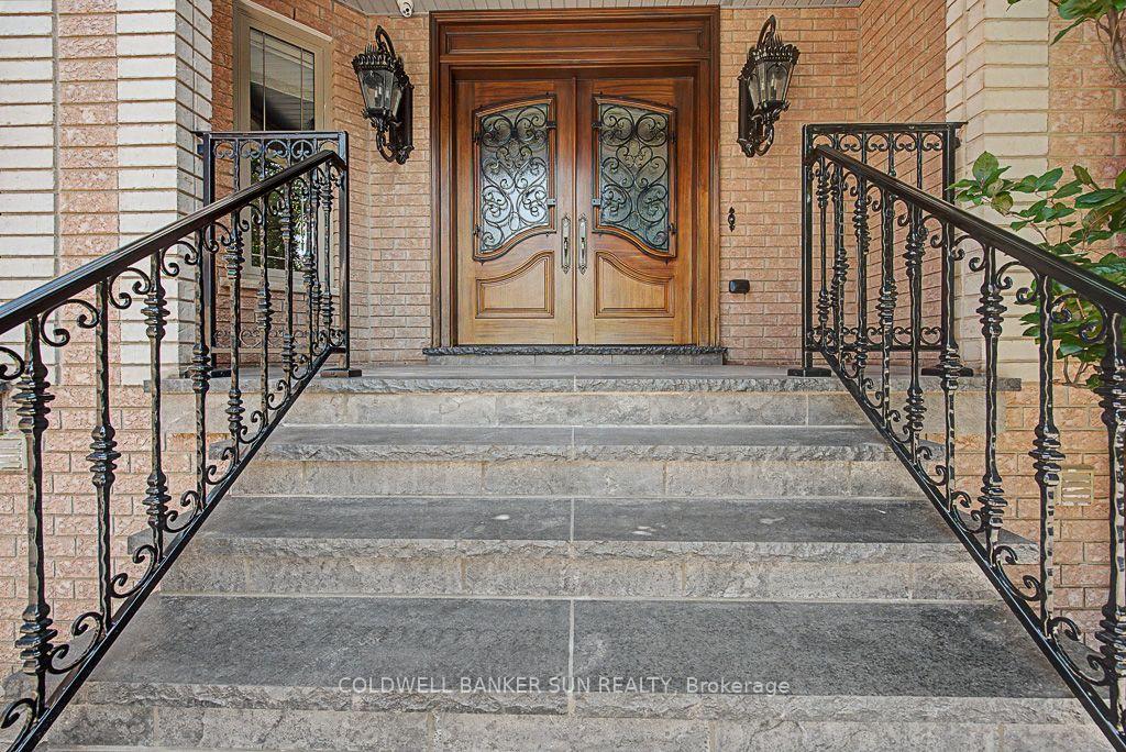 Photo 4 of 10 Pride Court, Brampton, Credit Valley — HOMEH