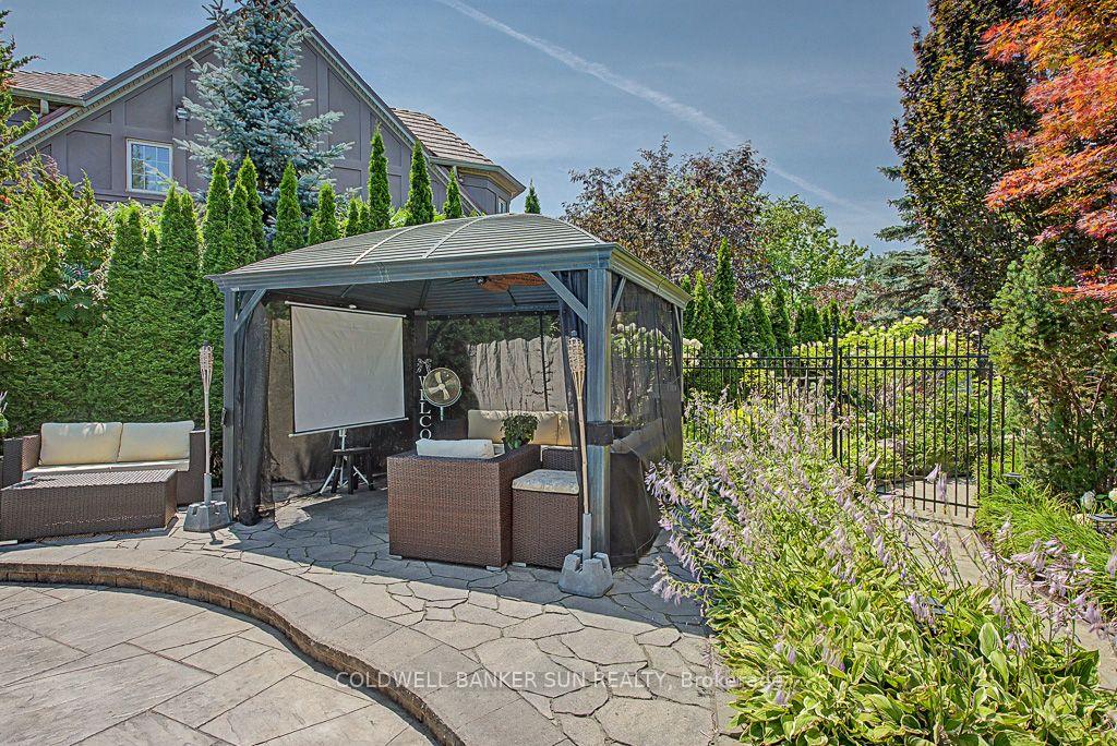 Photo 46 of 10 Pride Court, Brampton, Credit Valley — HOMEH