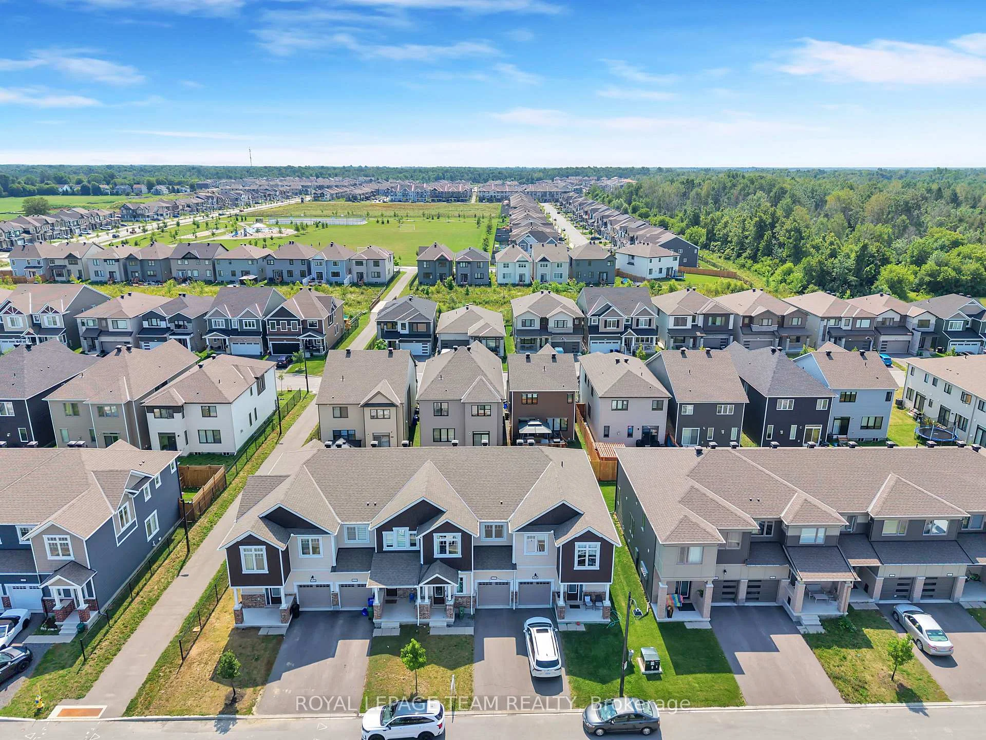 Photo 14 of 137 Yearling Circle, Ottawa, Goulbourn Twp From Franktown Rd/South To Rideau — HOMEH